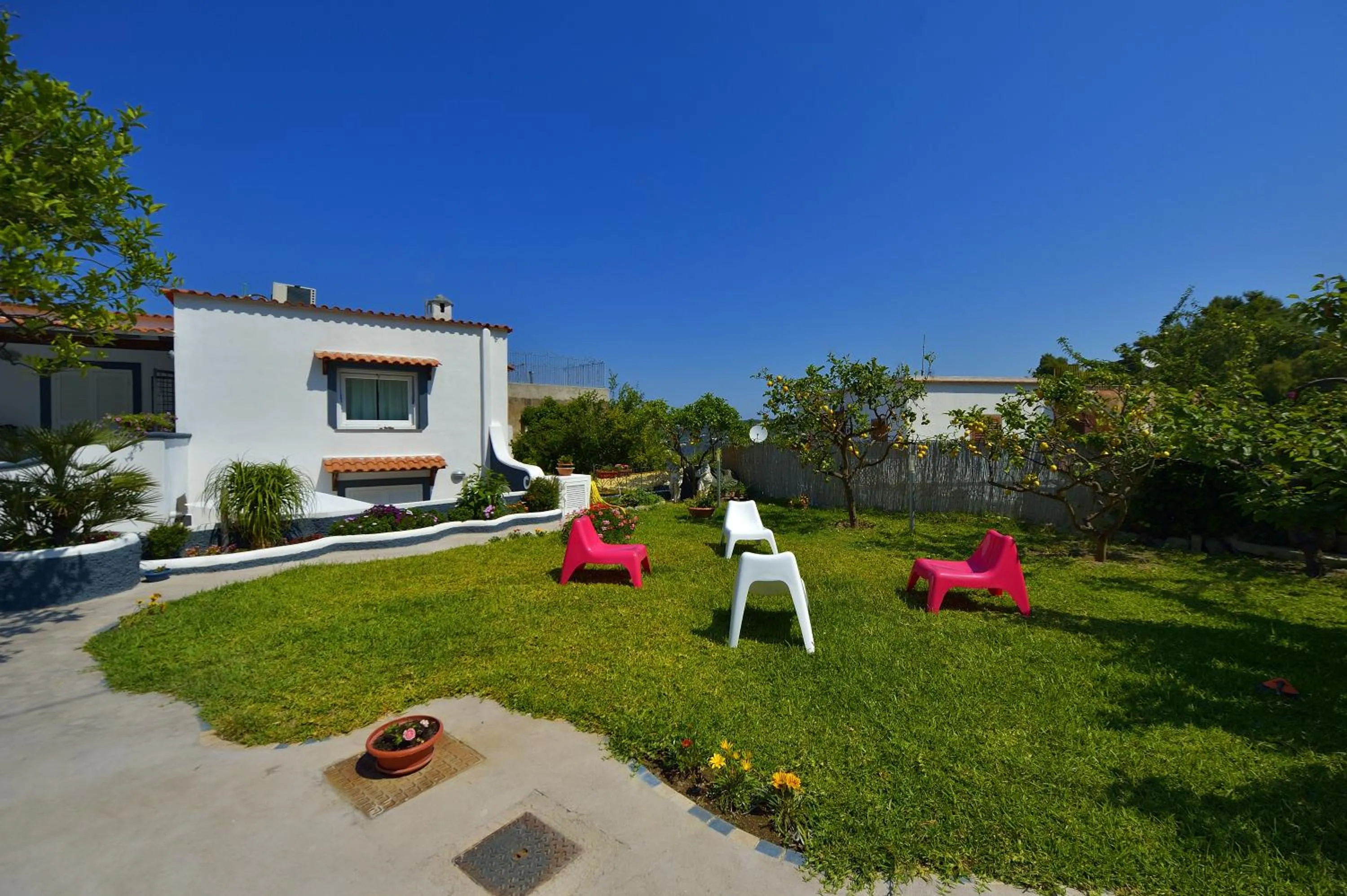 Garden in BnB Le Isole