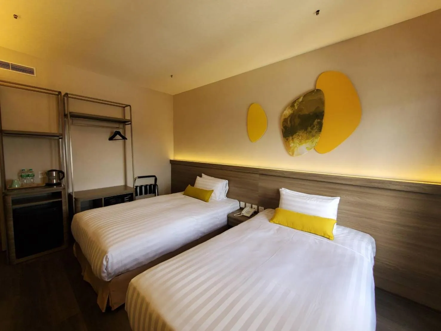 Photo of the whole room, Bed in Hu House