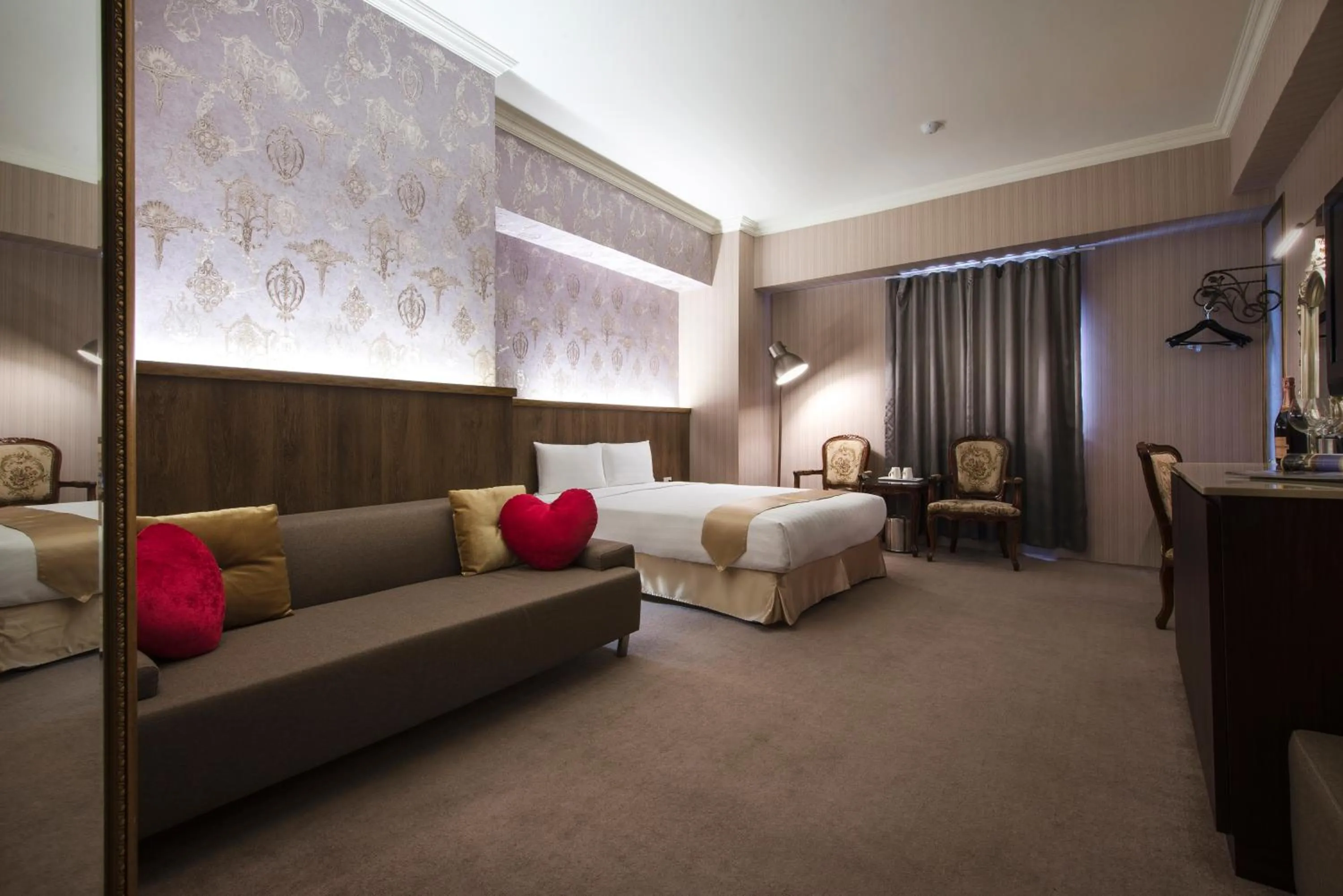 Photo of the whole room, Bed in Hu House