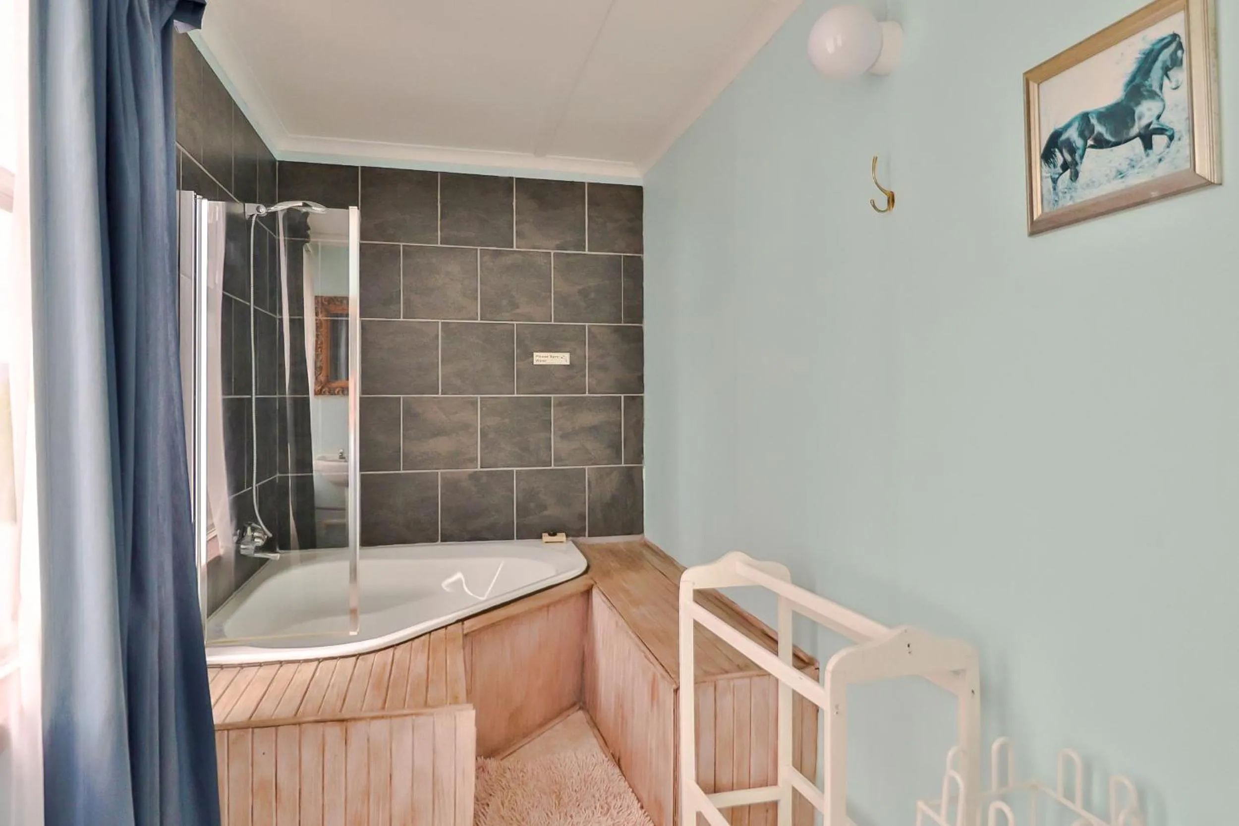 Shower, Bed in Fisherhaven Travellers Lodge