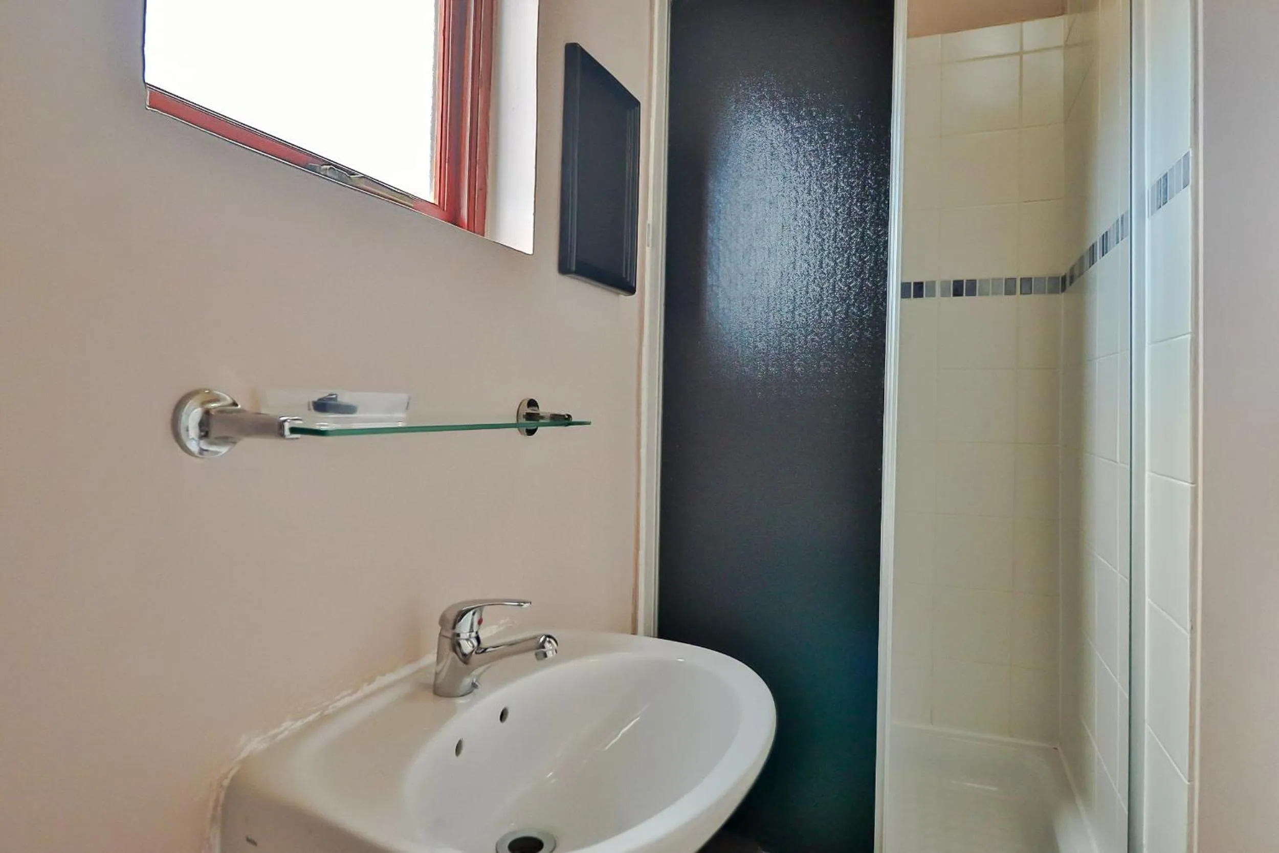 Shower in Fisherhaven Travellers Lodge