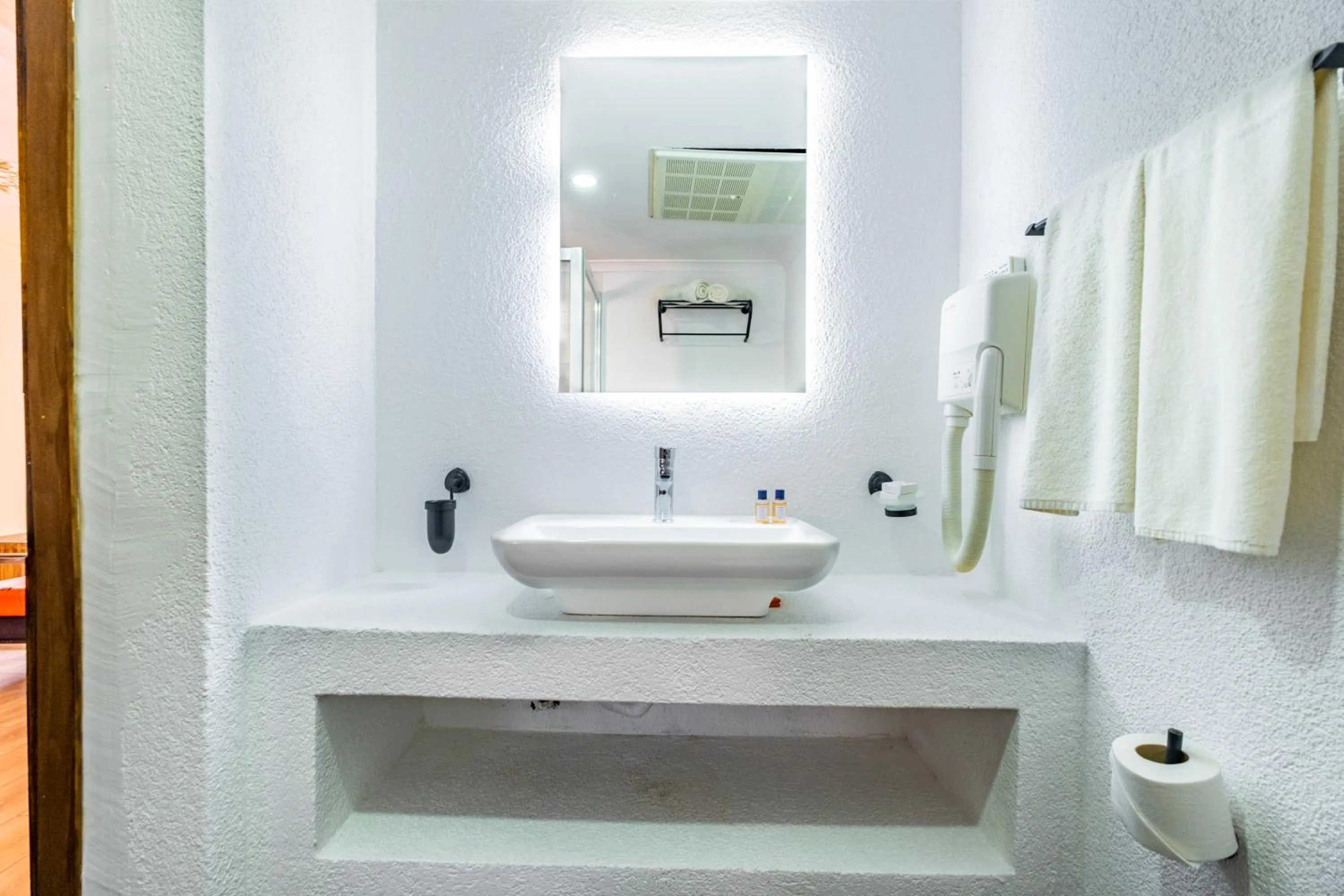 Bathroom in Costa Bitezhan Beach Hotel