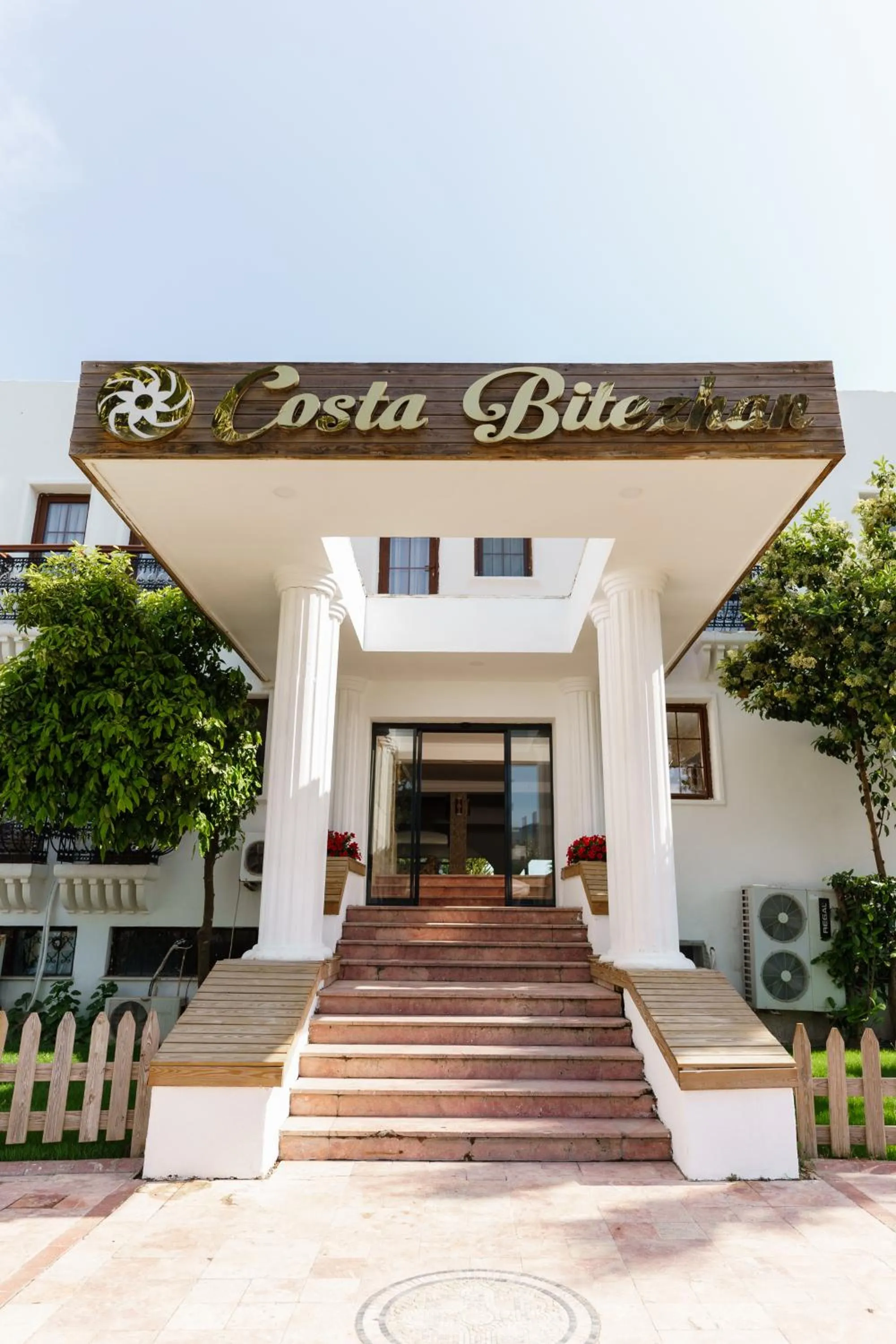 Facade/entrance in Costa Bitezhan Beach Hotel