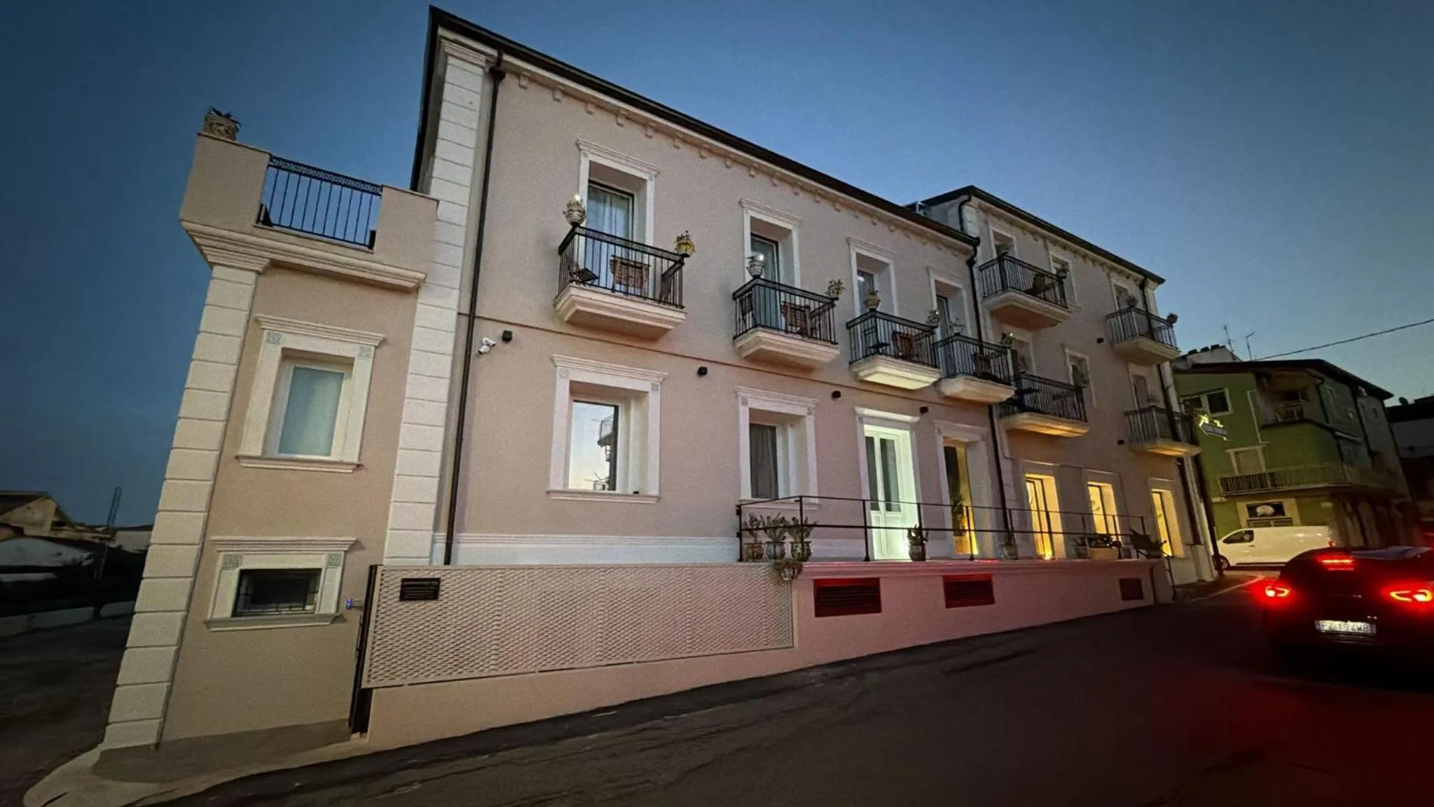 Antico Palazzo del Corso by Home Dardano