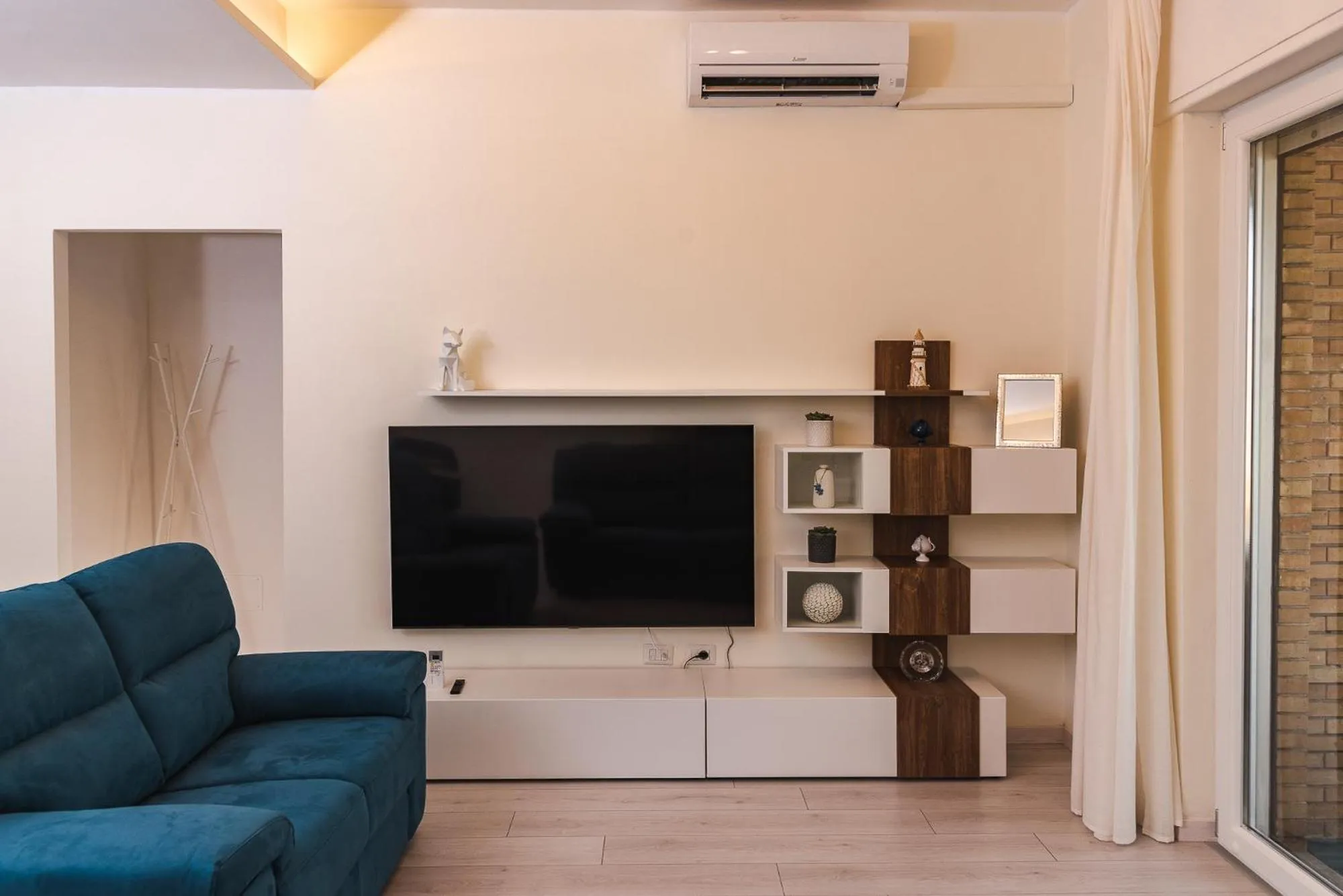 Communal lounge/ TV room, TV/Entertainment Center in La Vista Formia B&B