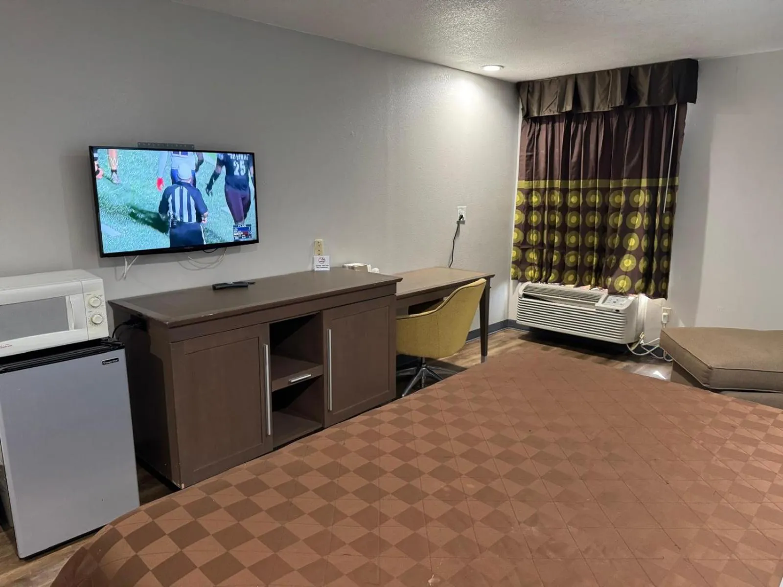 Bed in Executive Inn