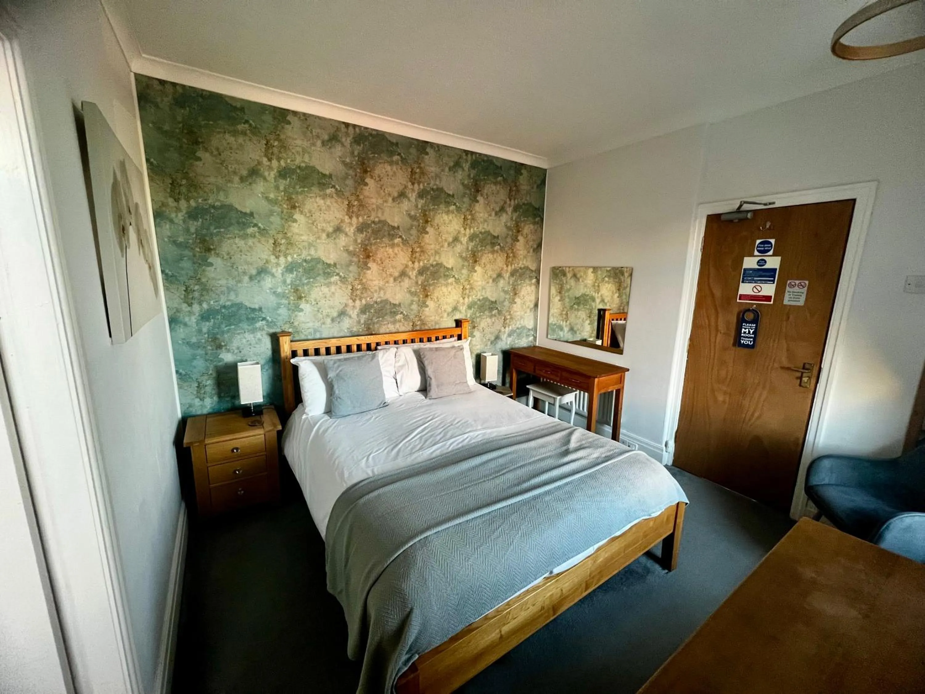 Bedroom, Bed in The Fossil Tree Hotel