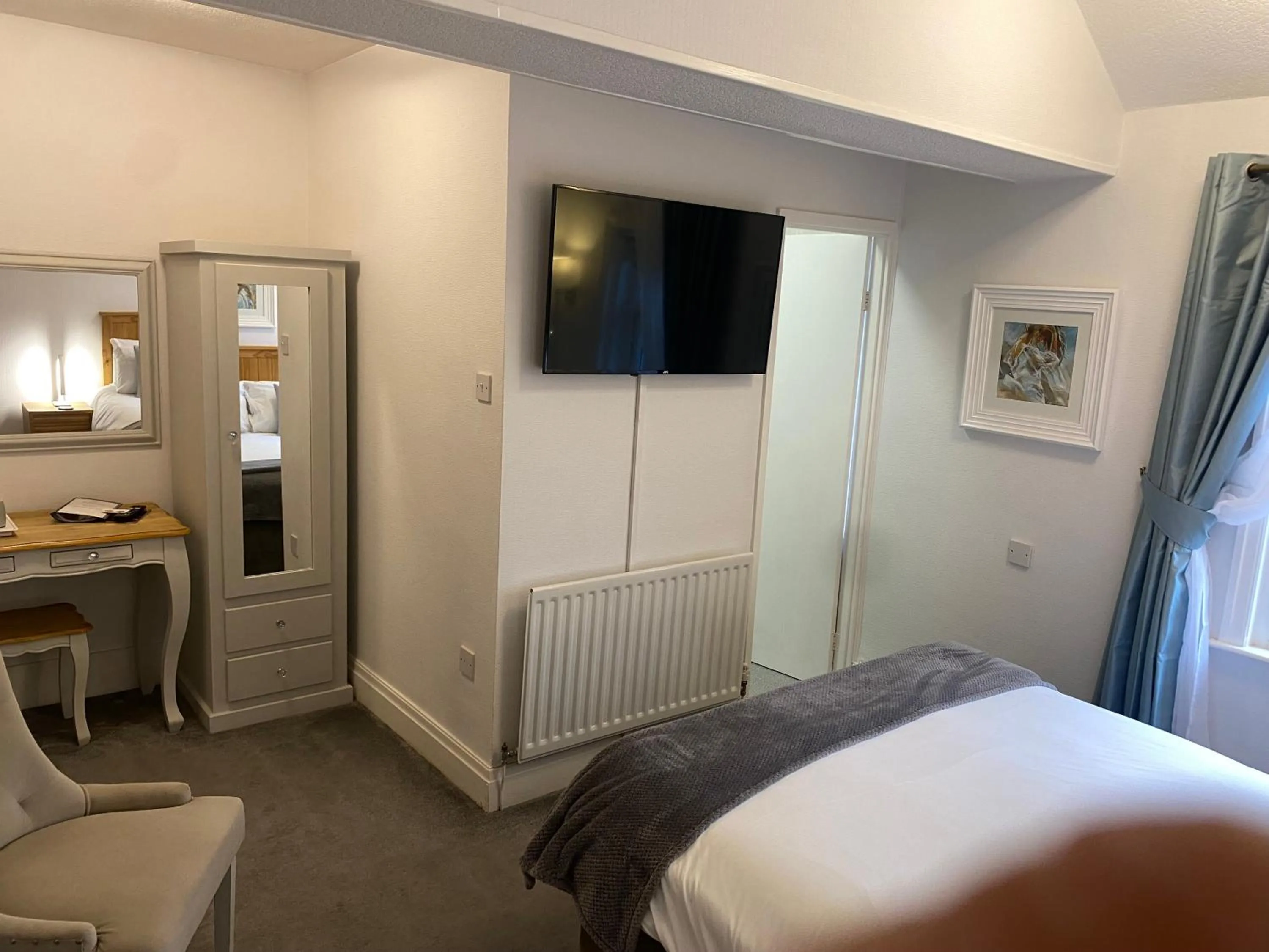 Bedroom, Bed in The Fossil Tree Hotel