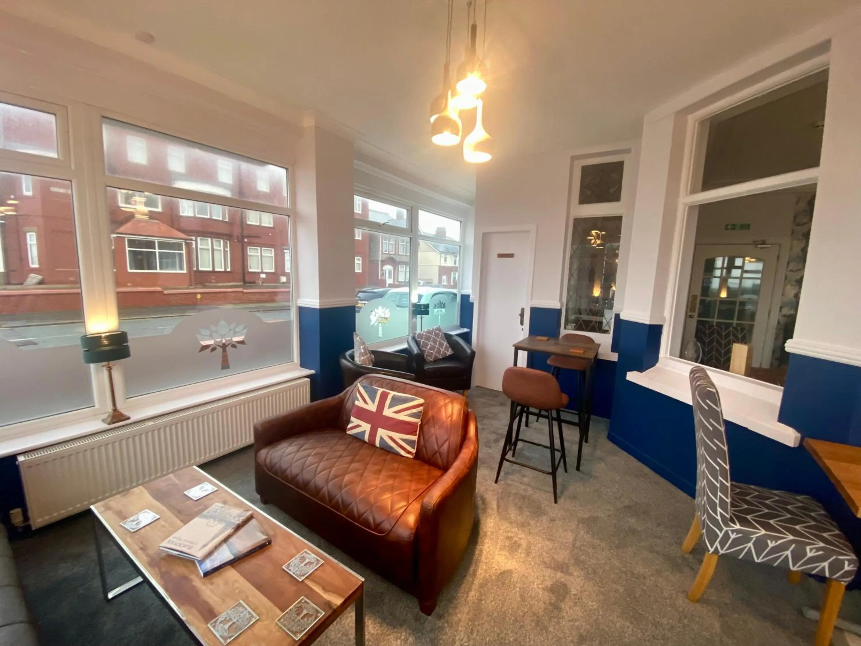 Lounge or bar in The Fossil Tree Hotel