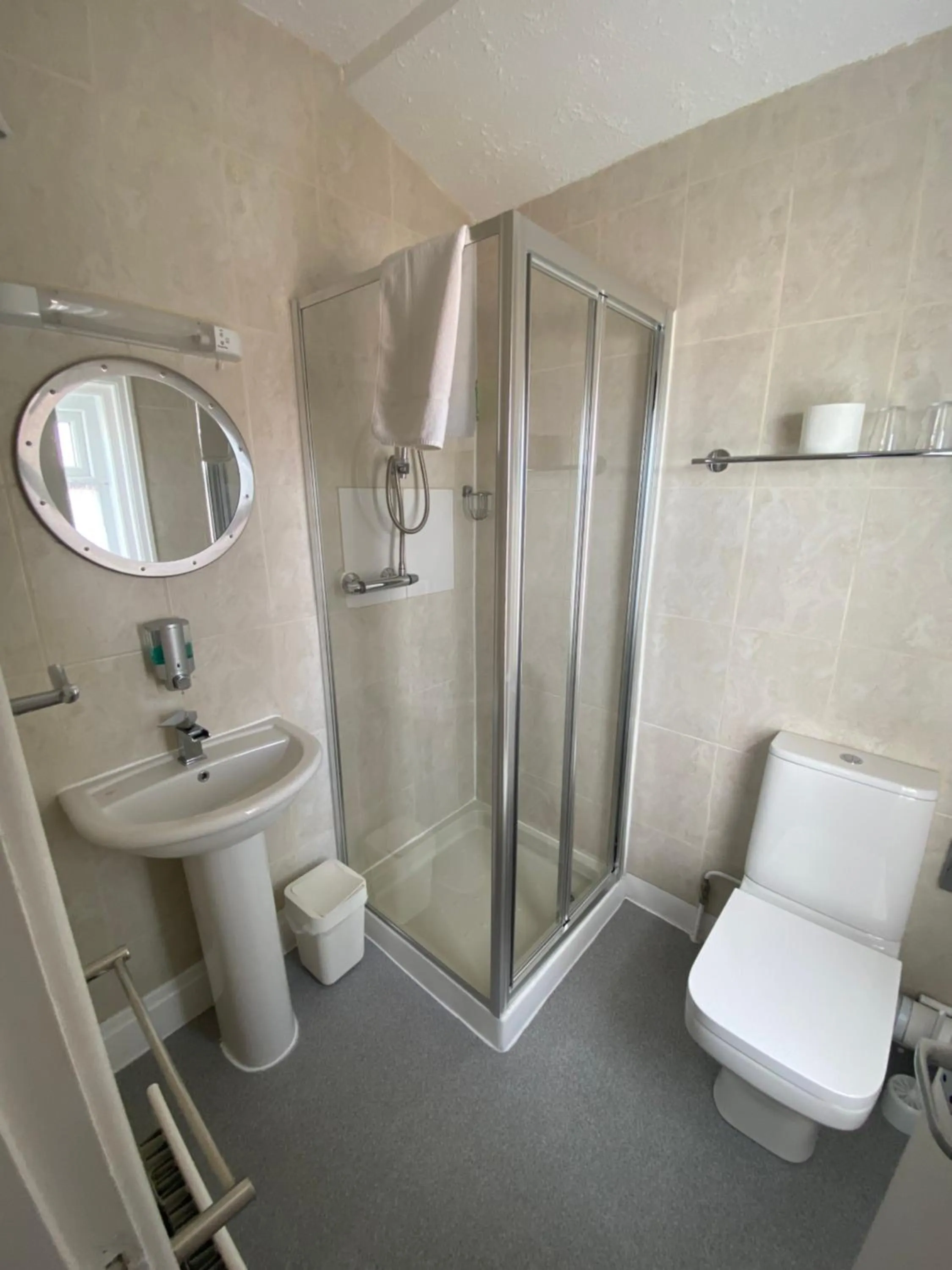 Bathroom in The Fossil Tree Hotel