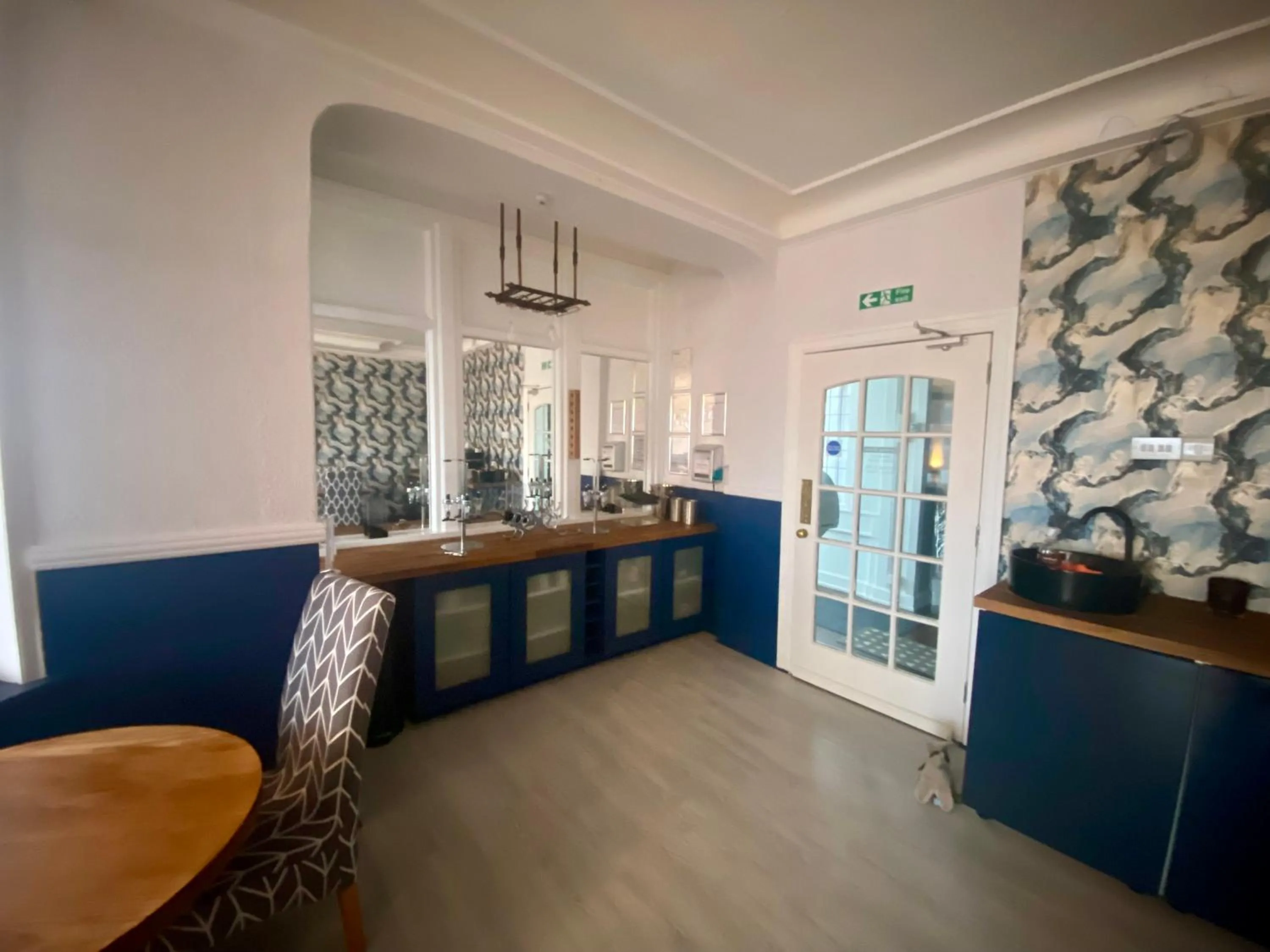 Restaurant/places to eat in The Fossil Tree Hotel