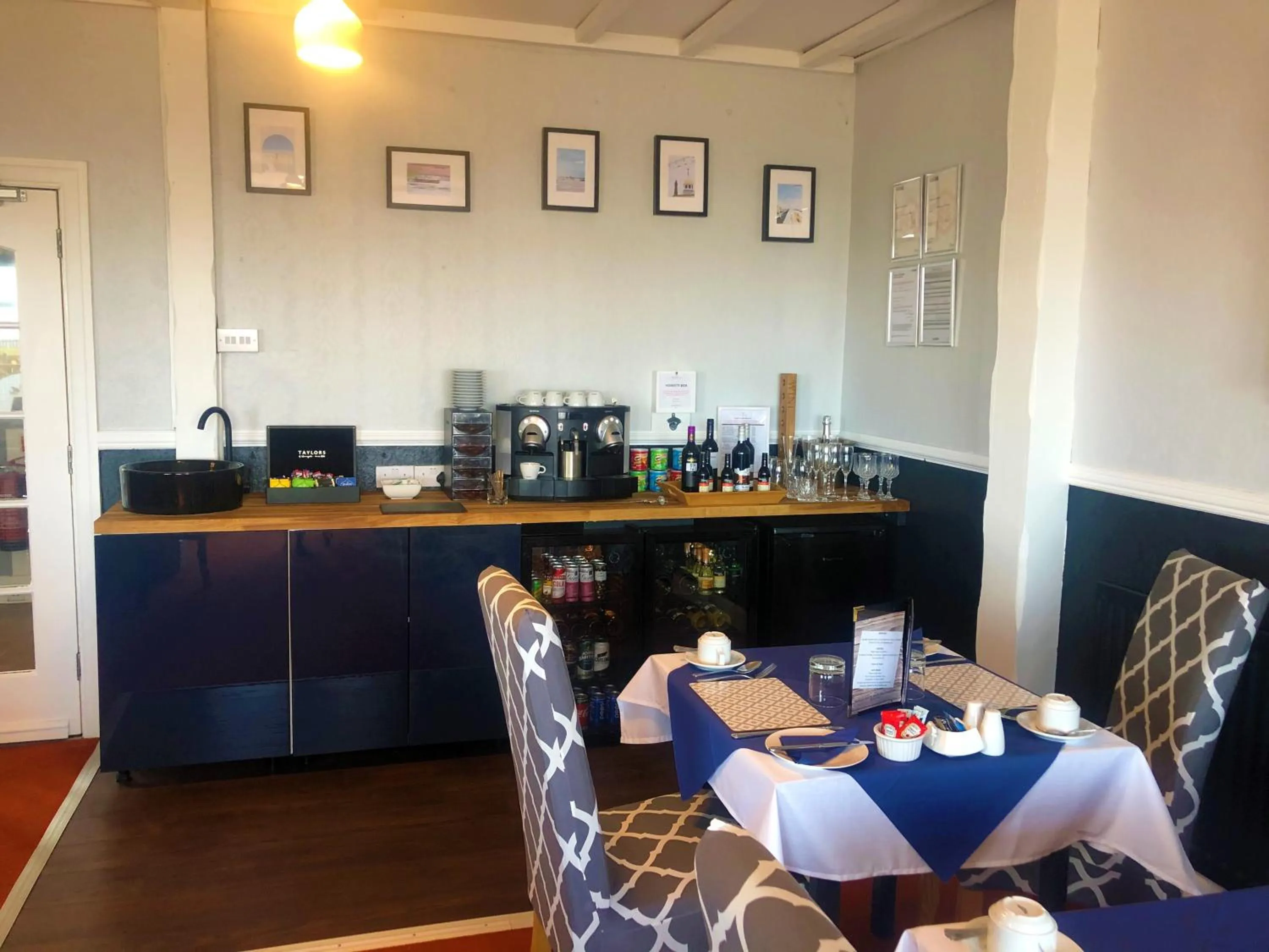 Restaurant/places to eat in The Fossil Tree Hotel