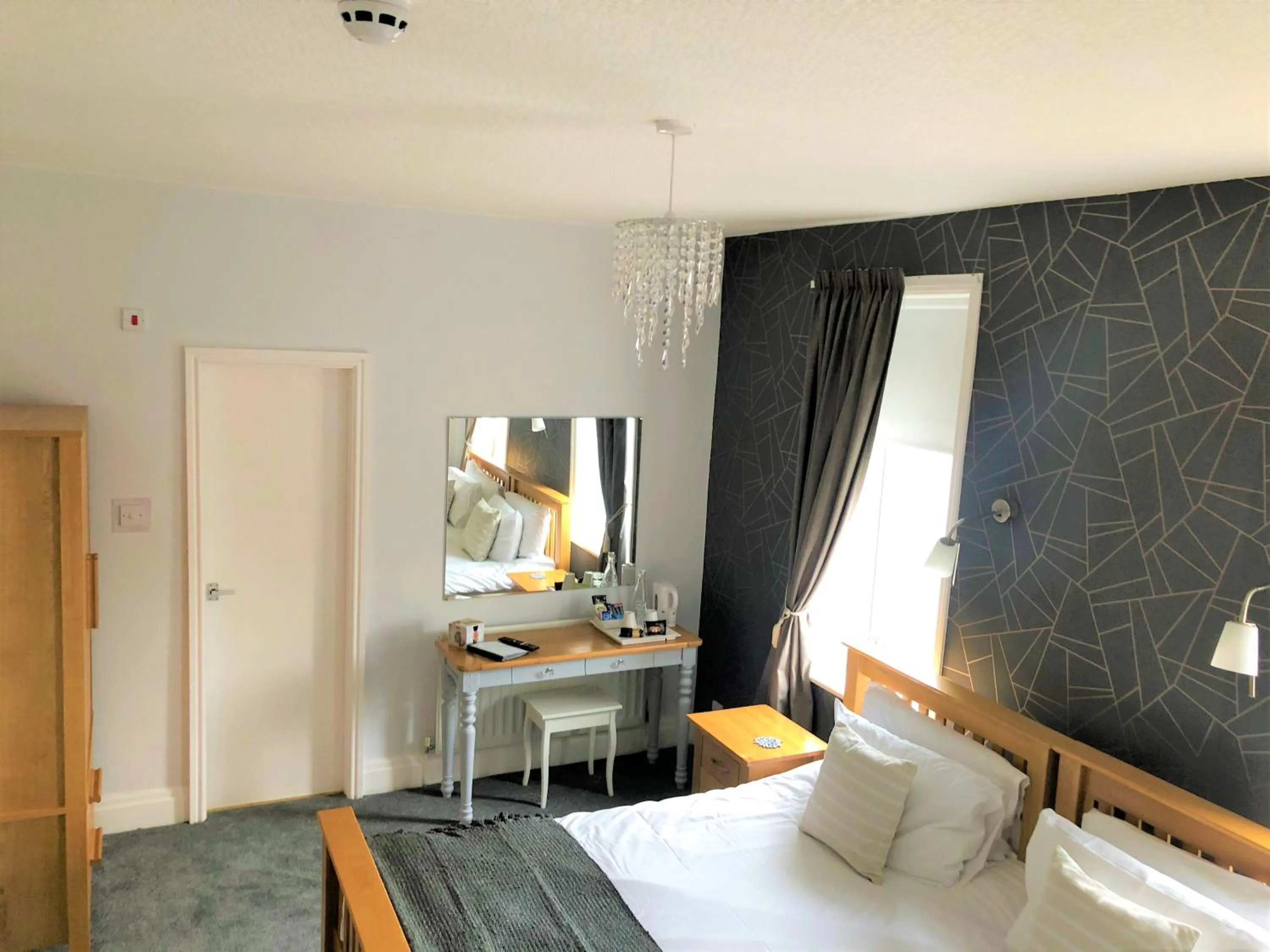 Photo of the whole room, Bed in The Fossil Tree Hotel