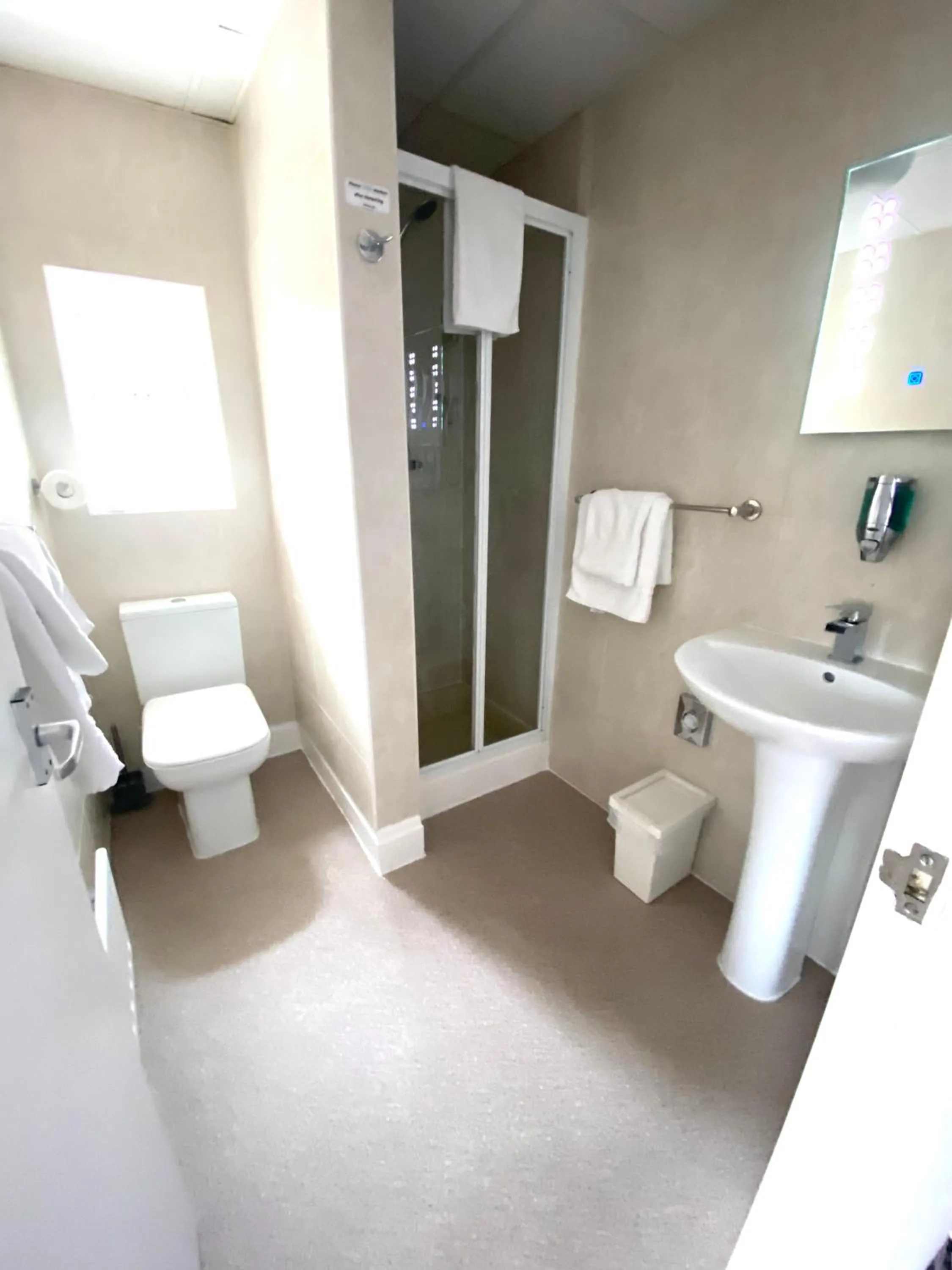 Bathroom in The Fossil Tree Hotel