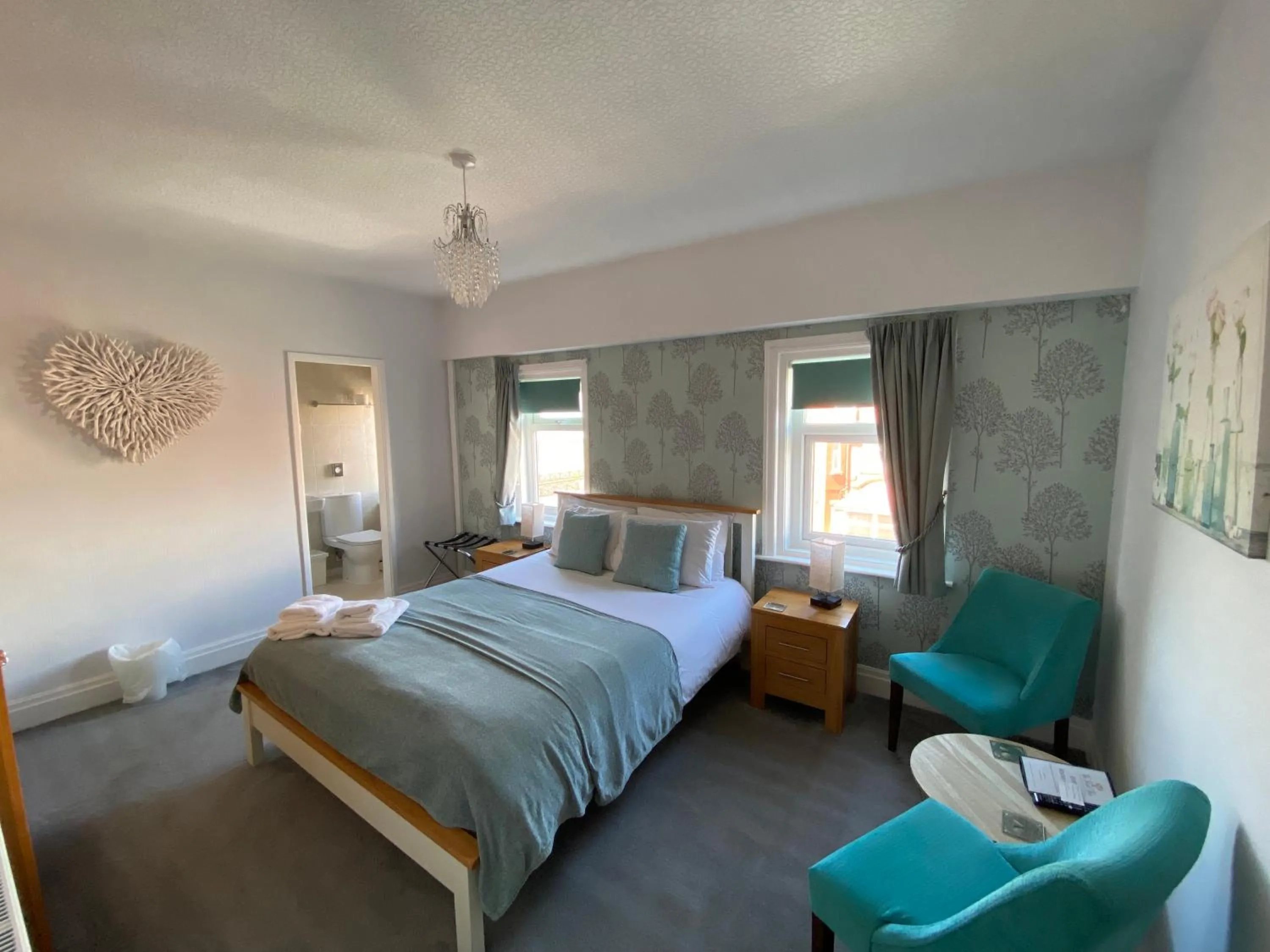 Bedroom, Bed in The Fossil Tree Hotel