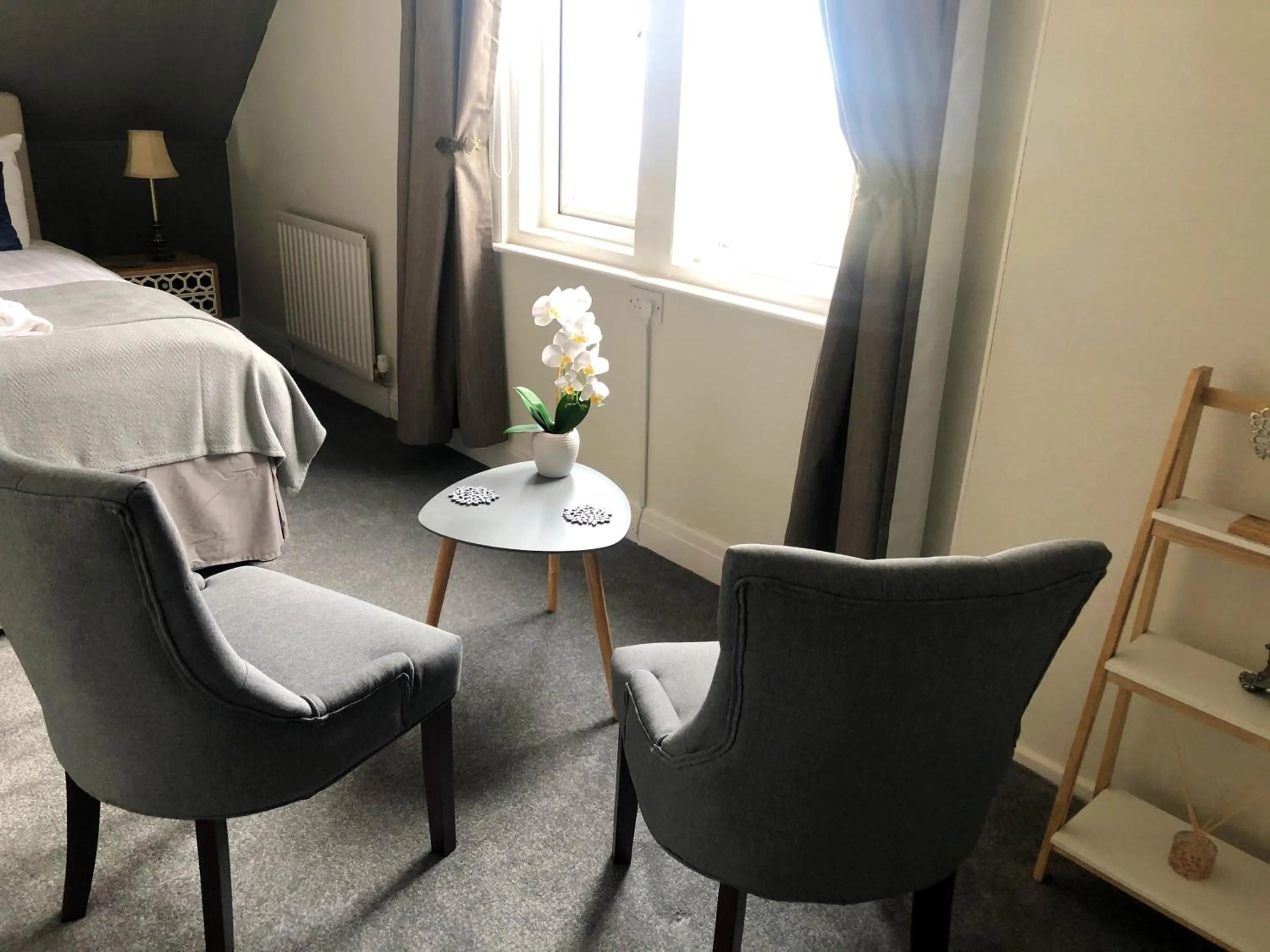 Seating area, Bed in The Fossil Tree Hotel