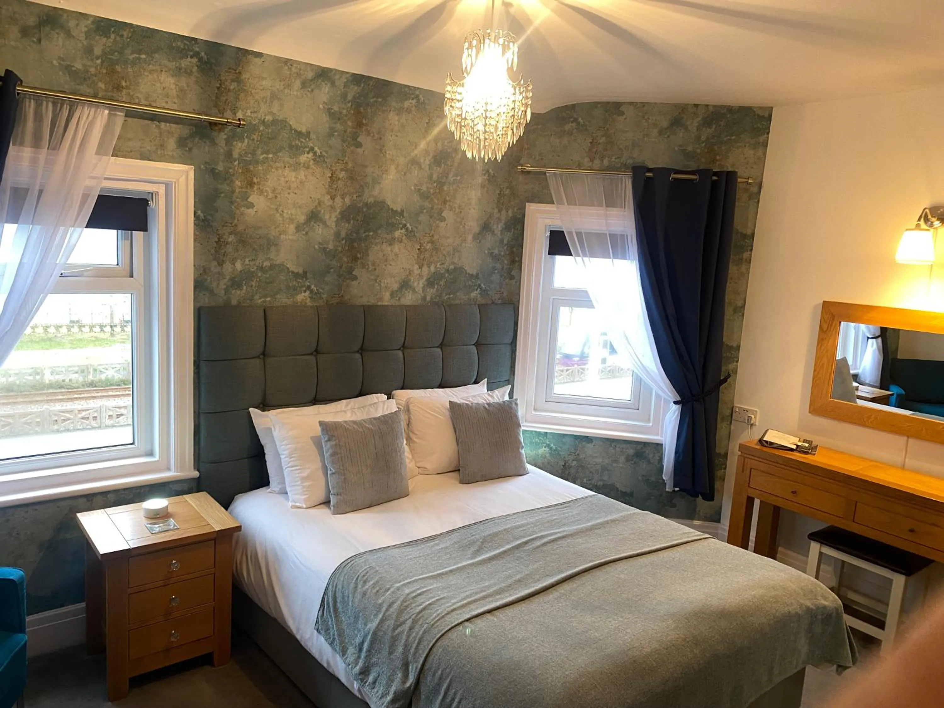 Bedroom, Bed in The Fossil Tree Hotel