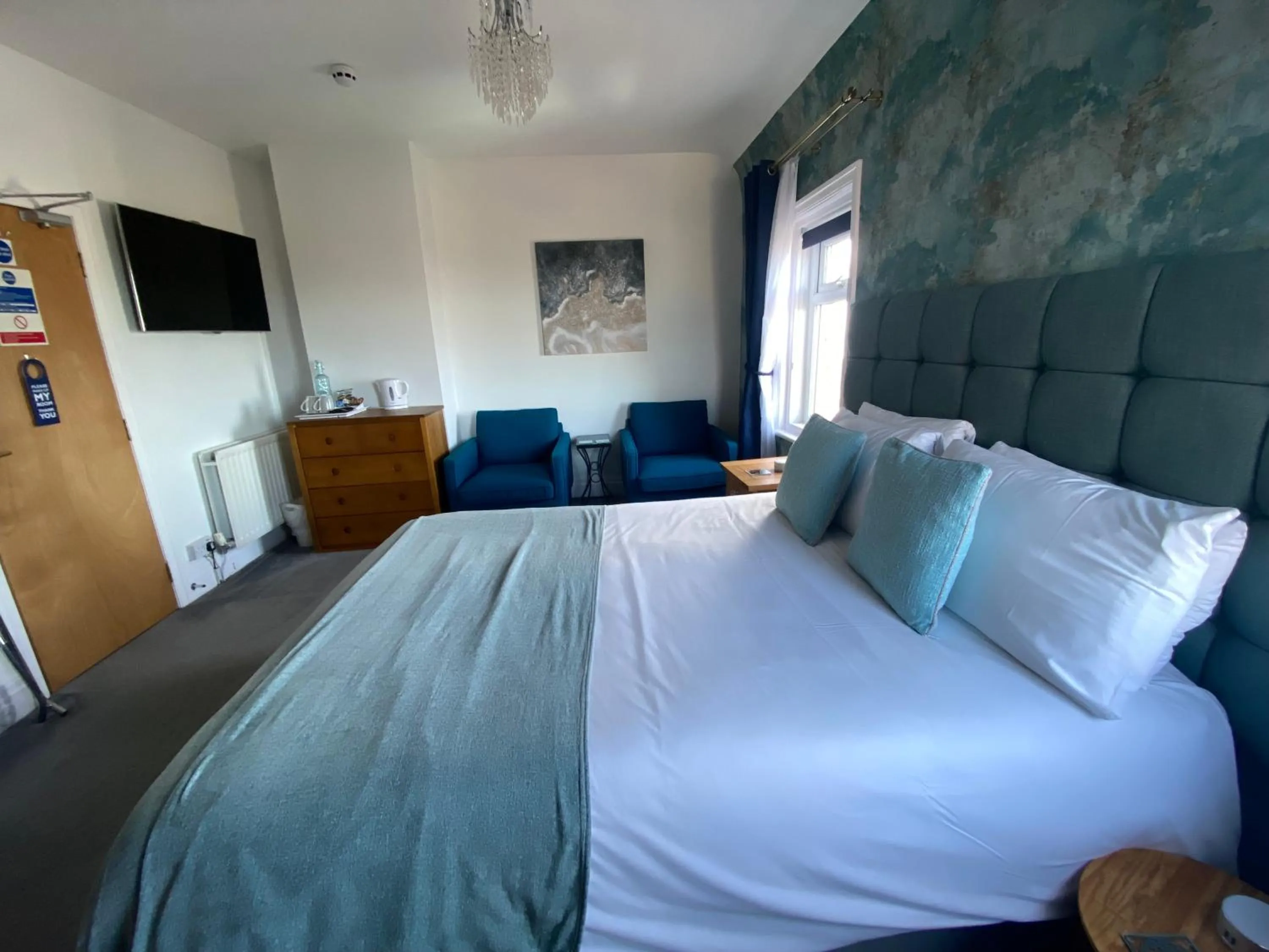 Bedroom, Bed in The Fossil Tree Hotel