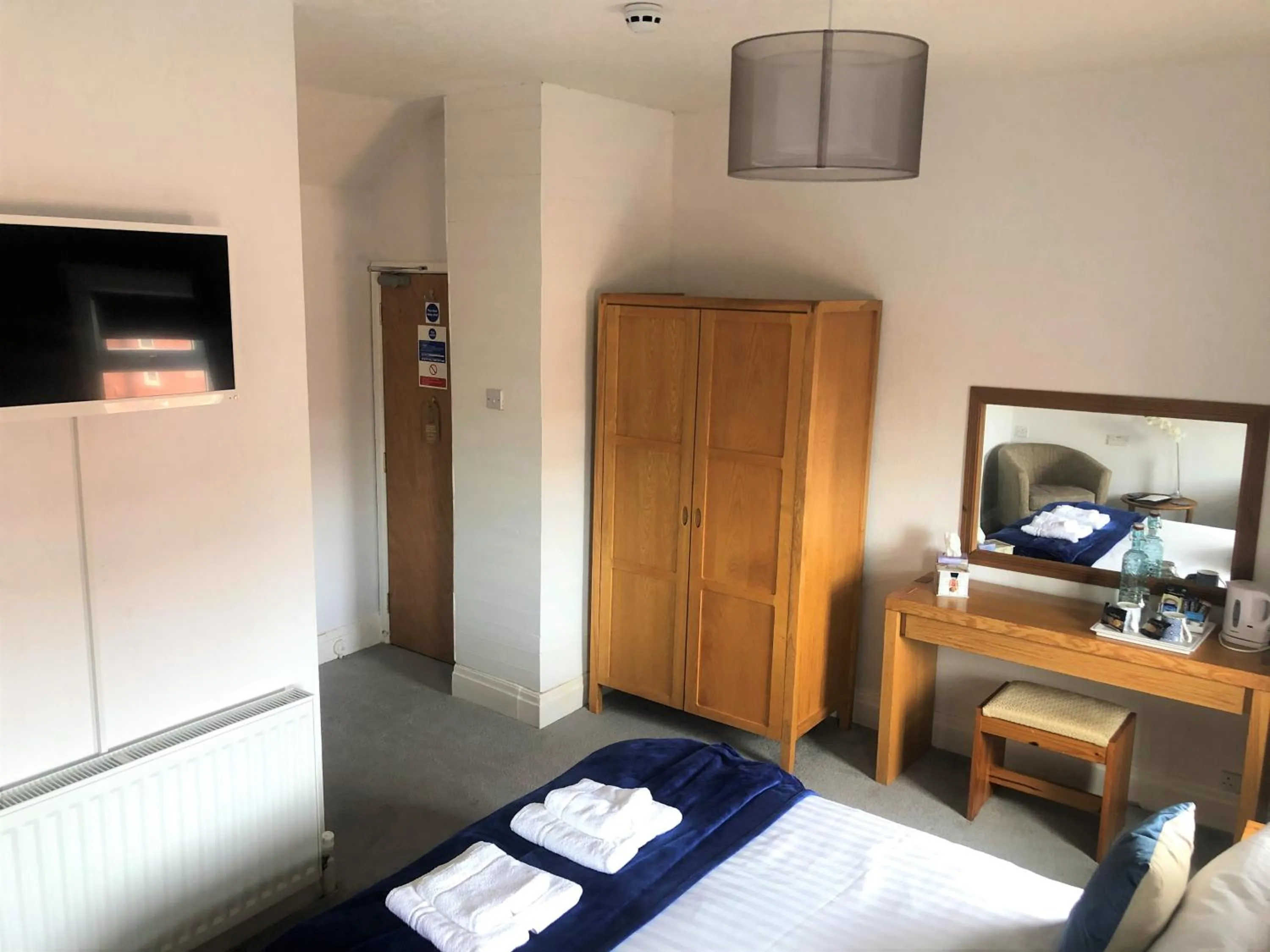 Bedroom, Bed in The Fossil Tree Hotel