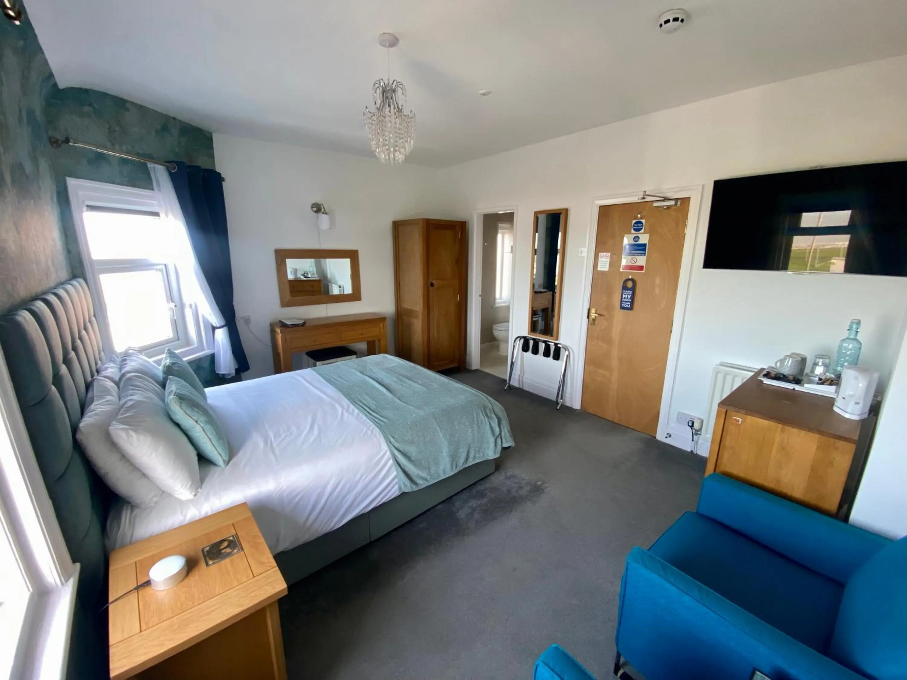 Bedroom, Bed in The Fossil Tree Hotel