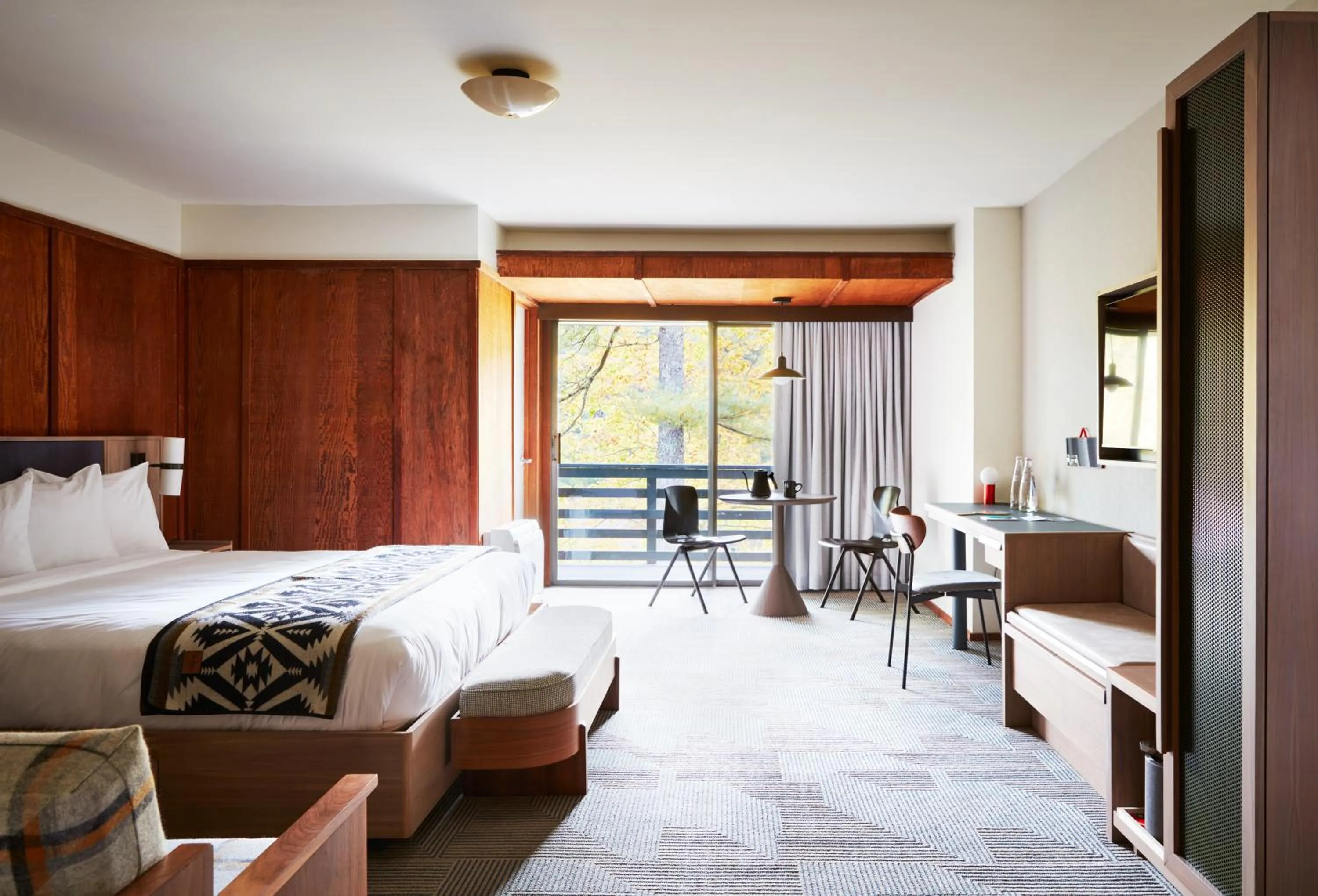 Bedroom, Bed in Skyline Lodge