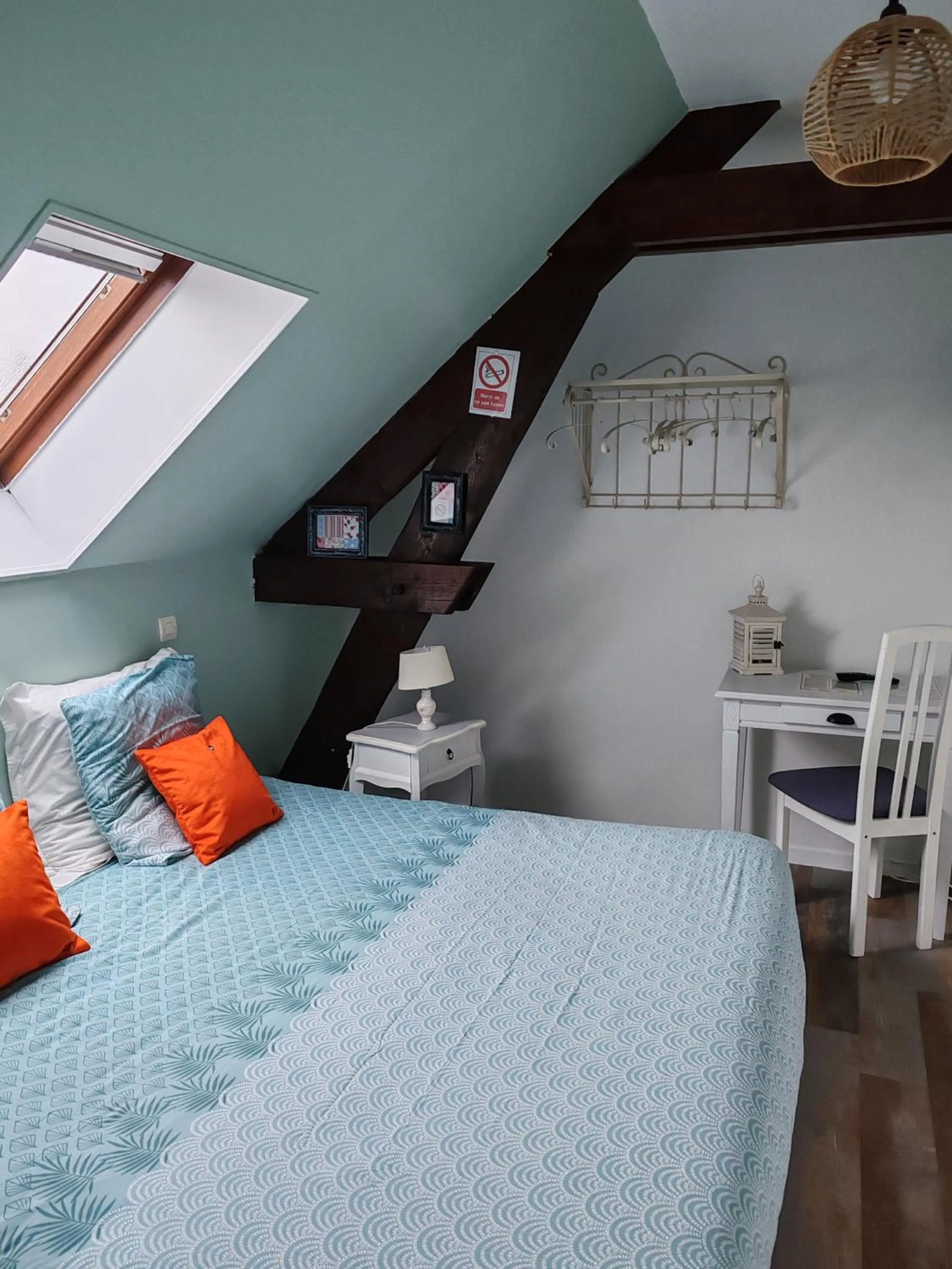 Photo of the whole room, Bed in Ma Gentilhommière