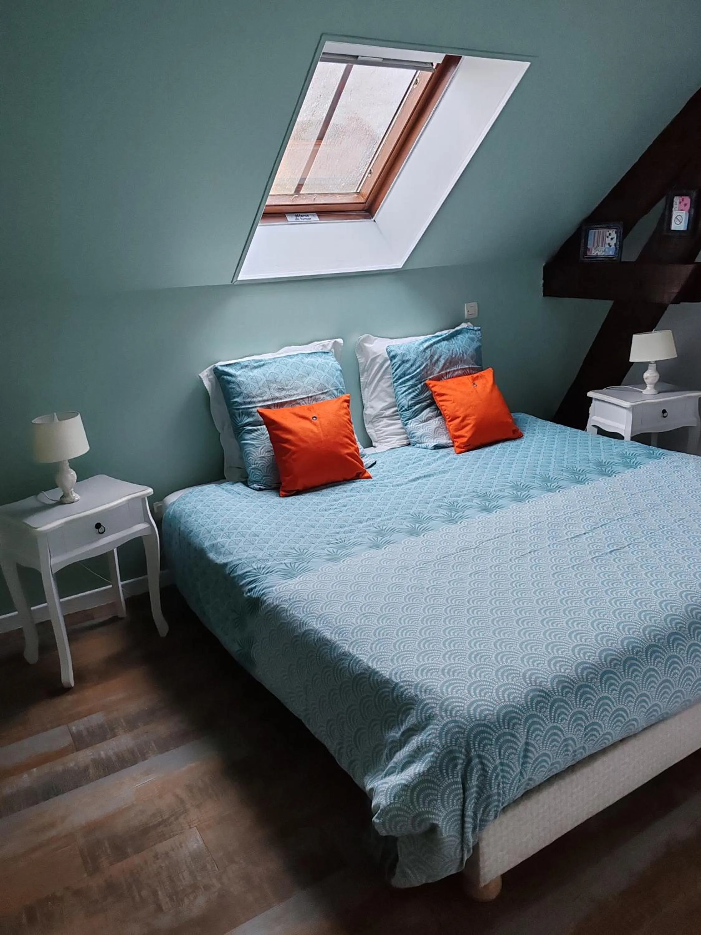 Photo of the whole room, Bed in Ma Gentilhommière