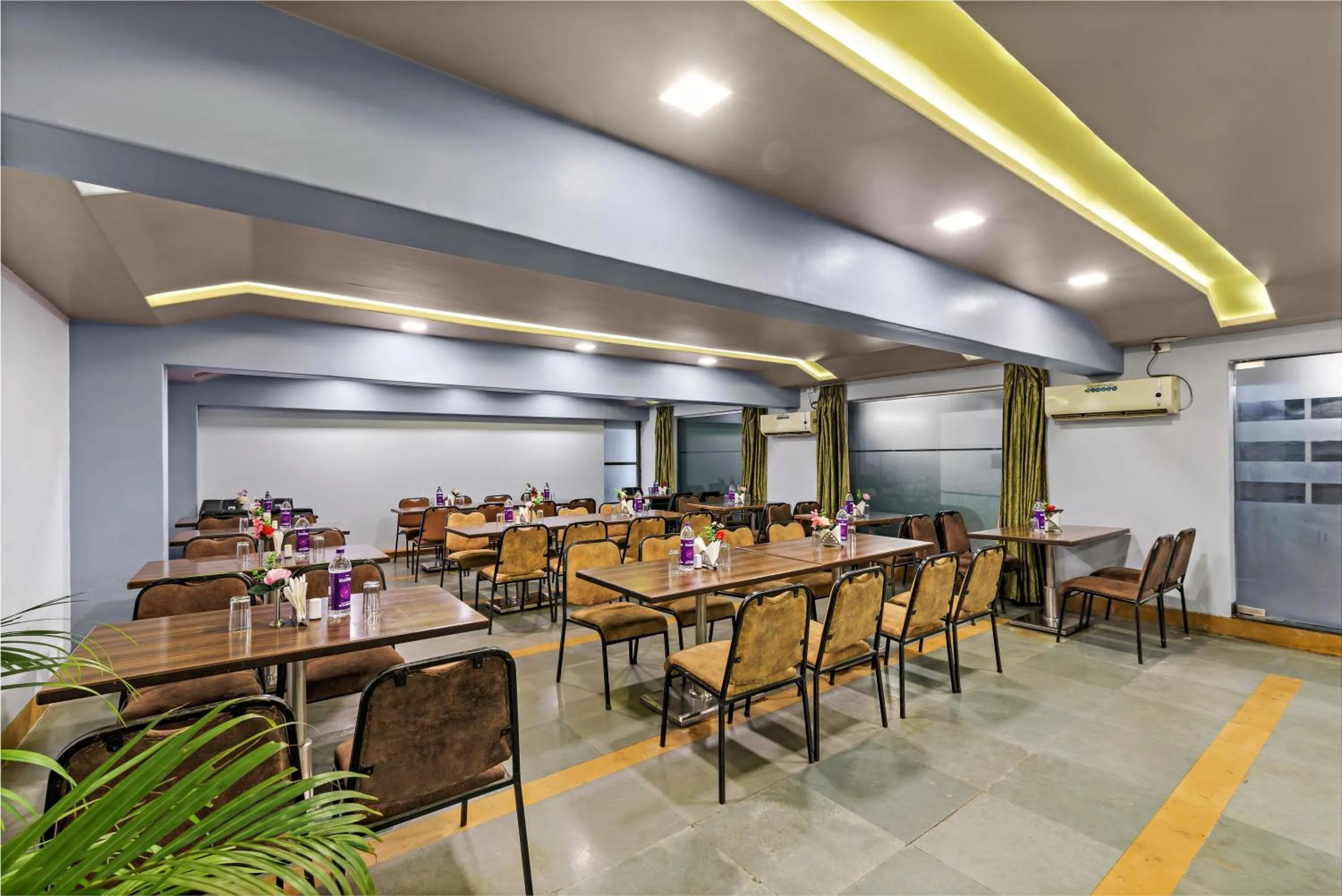 Restaurant/places to eat in Krushnai Resort