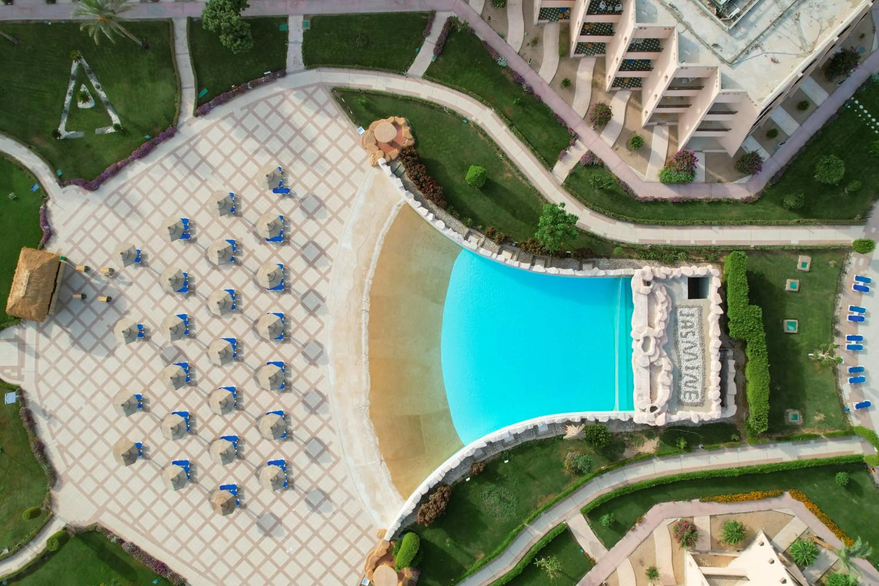 Swimming pool in Jasmine Palace Resort