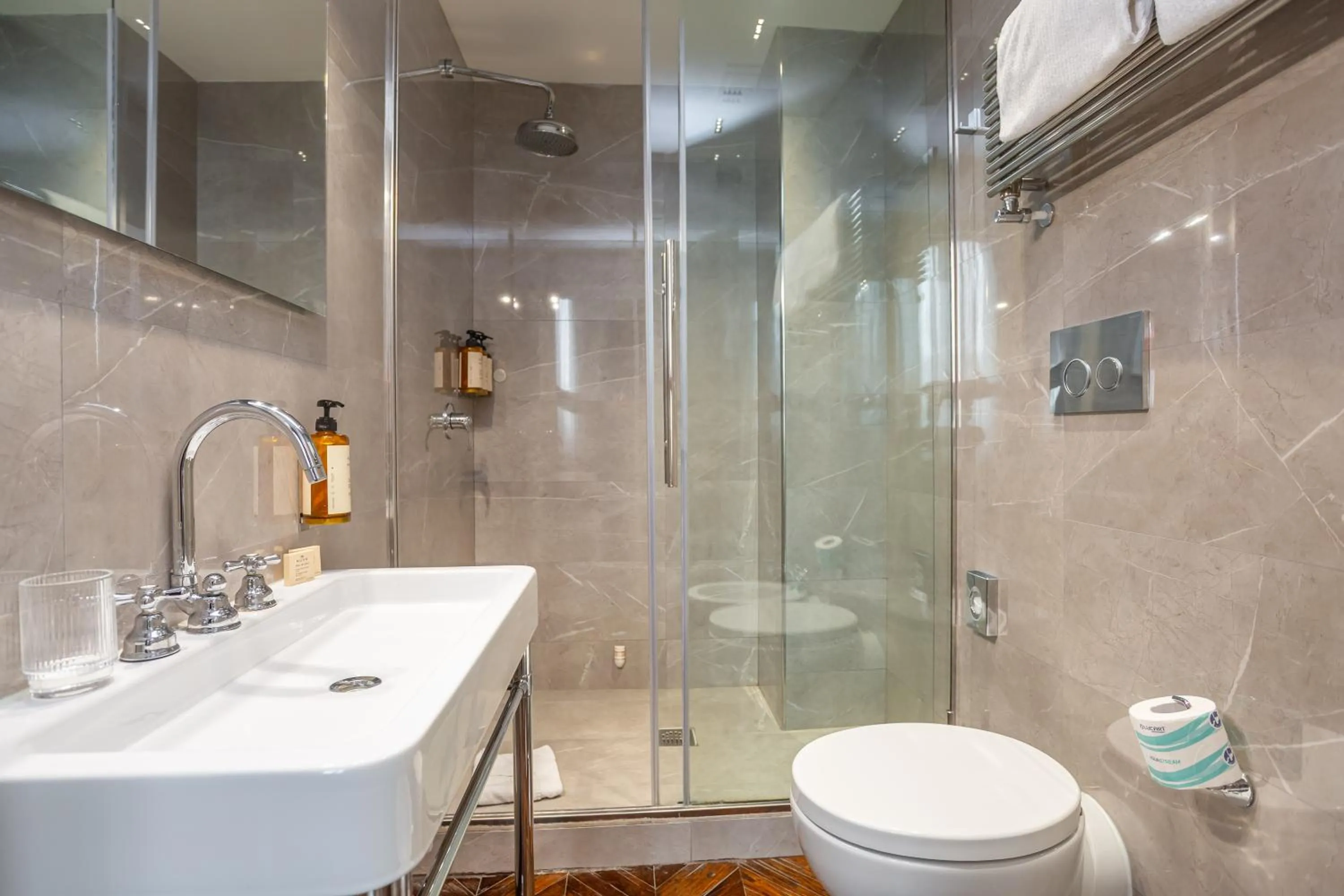 Bathroom in Hotel The Corner Roma