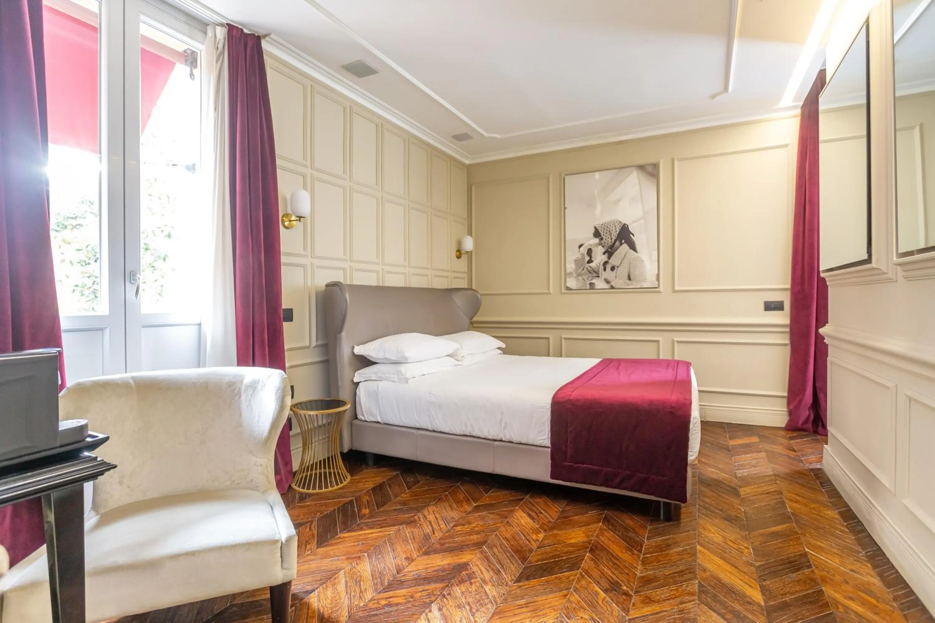 Photo of the whole room, Bed in Hotel The Corner Roma