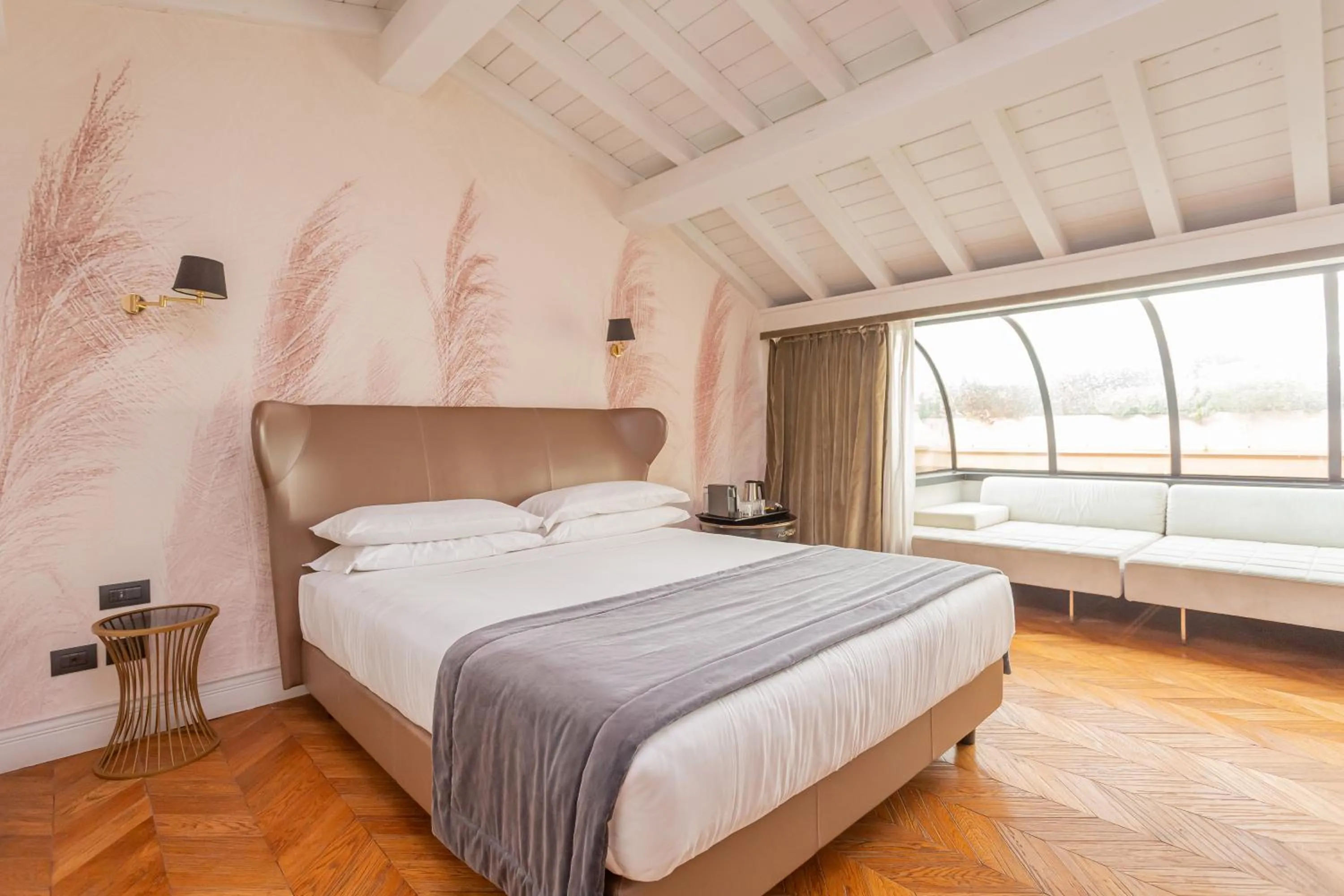 Photo of the whole room, Bed in Hotel The Corner Roma