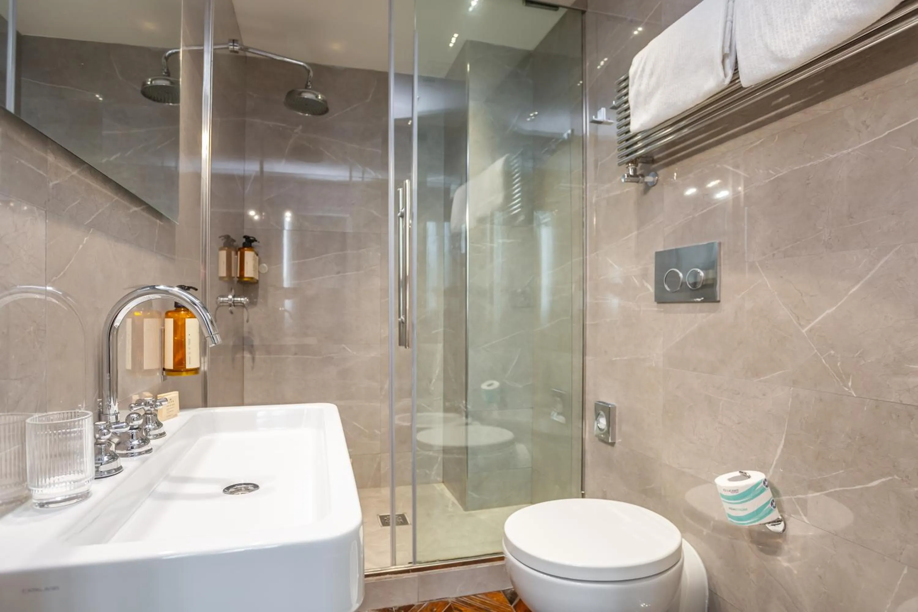 Bathroom in Hotel The Corner Roma