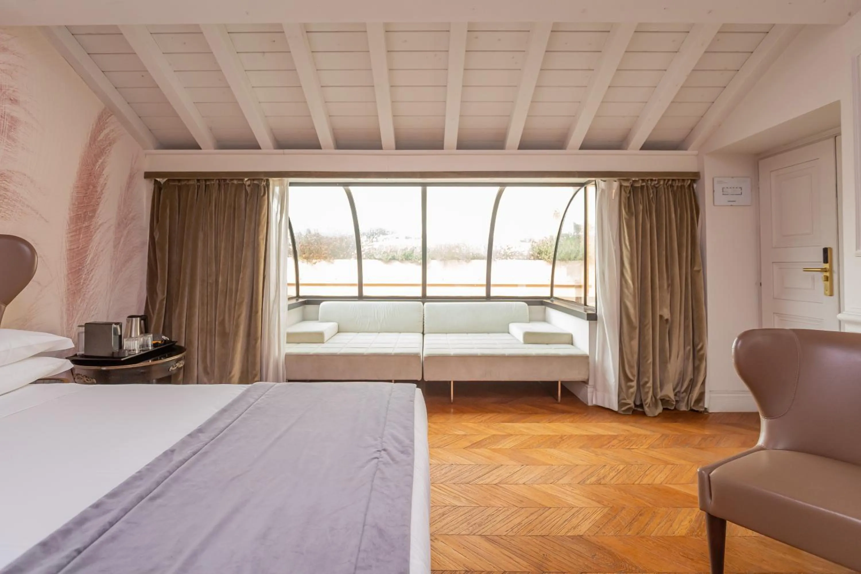 Photo of the whole room, Bed in Hotel The Corner Roma