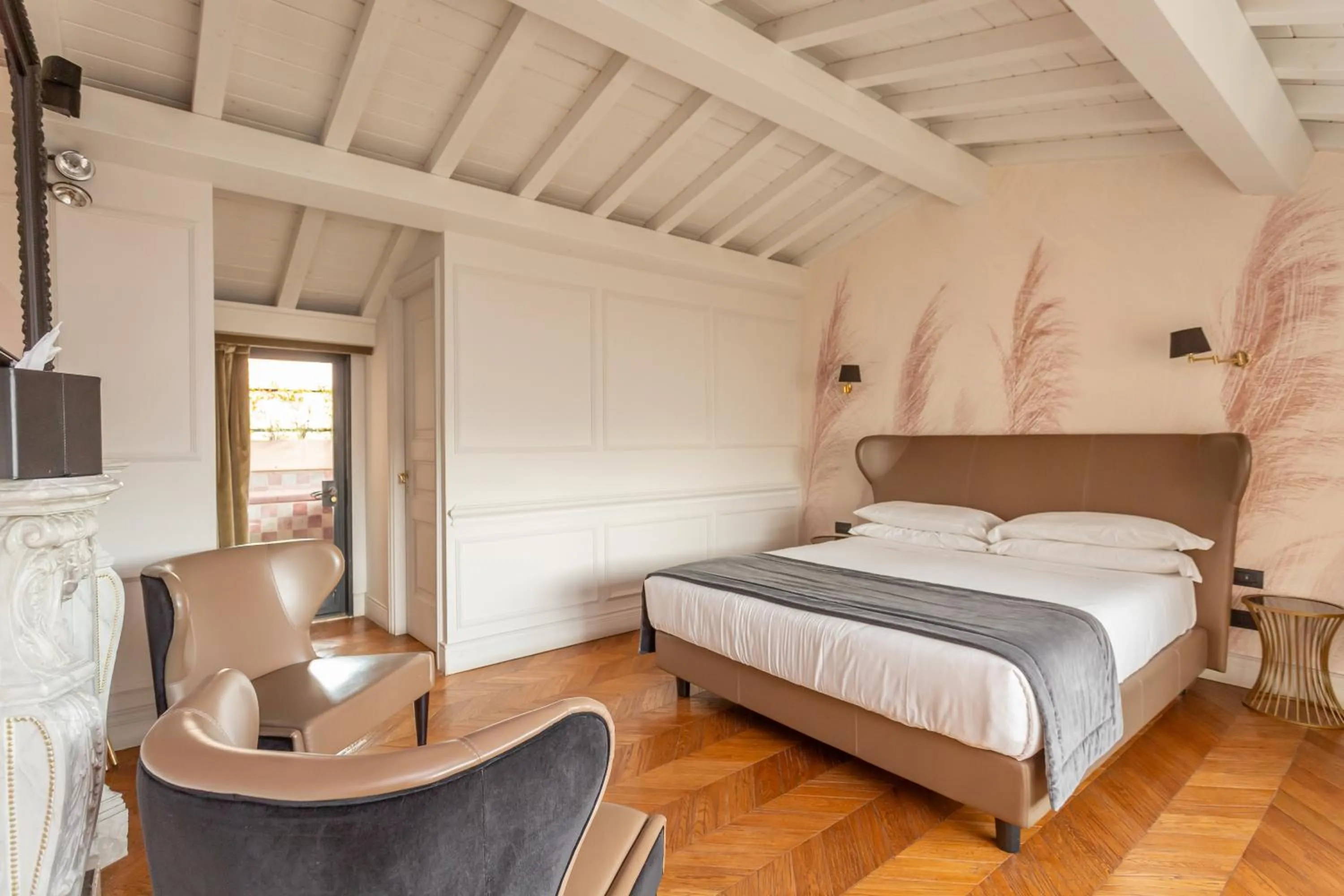 Photo of the whole room, Bed in Hotel The Corner Roma