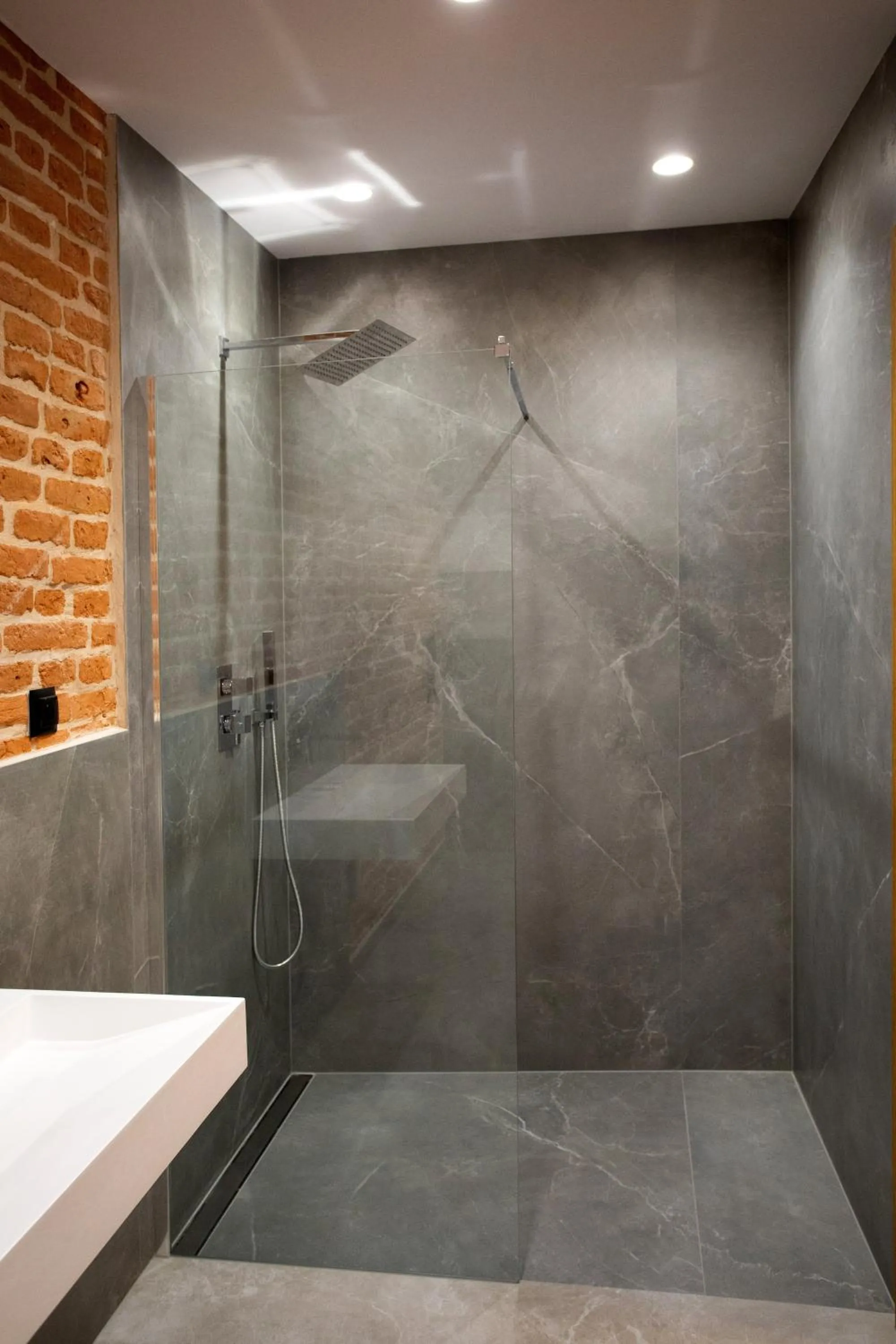 Shower in HOTEL TEATR