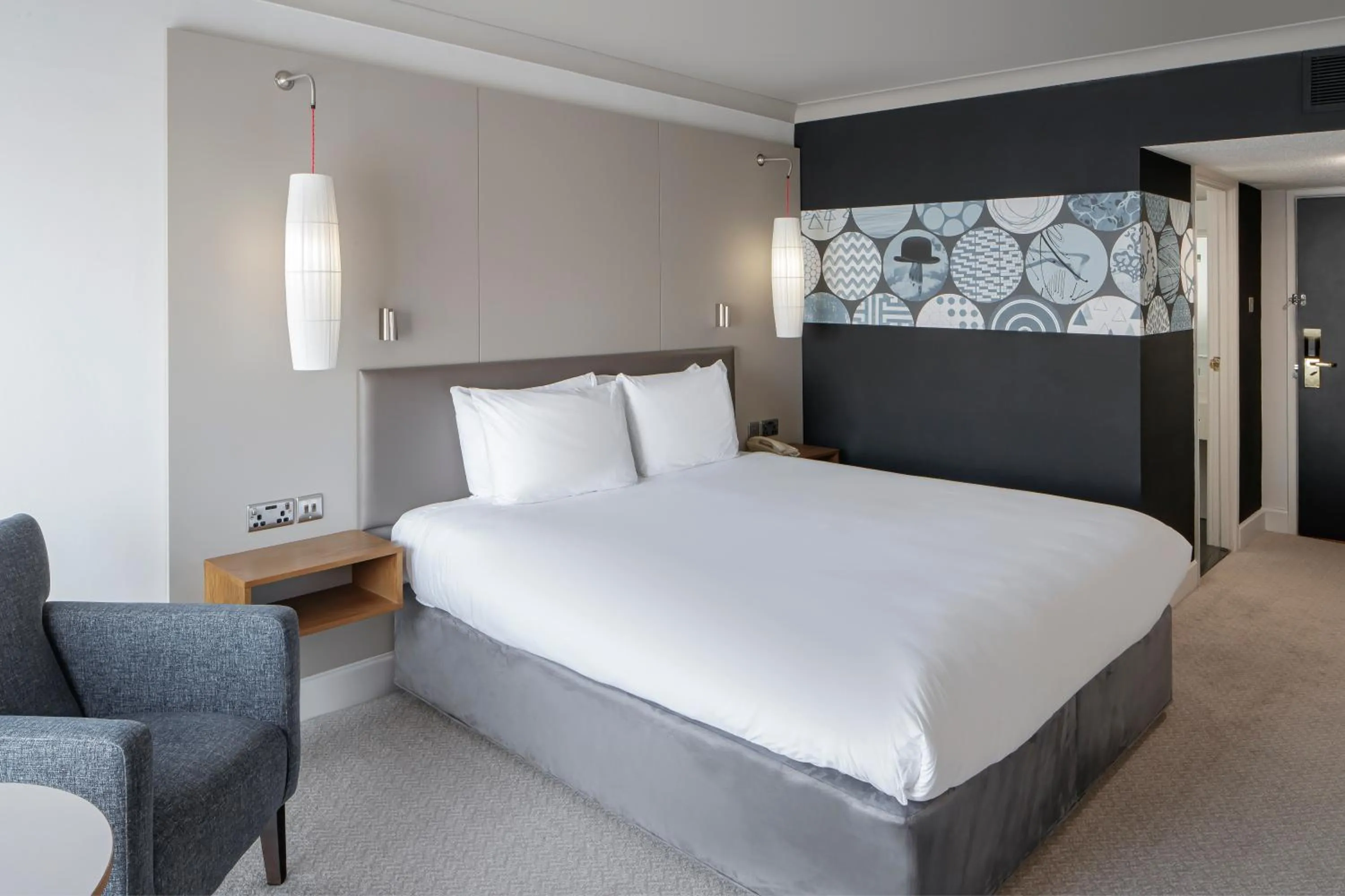 Bedroom, Bed in Crowne Plaza Plymouth by IHG