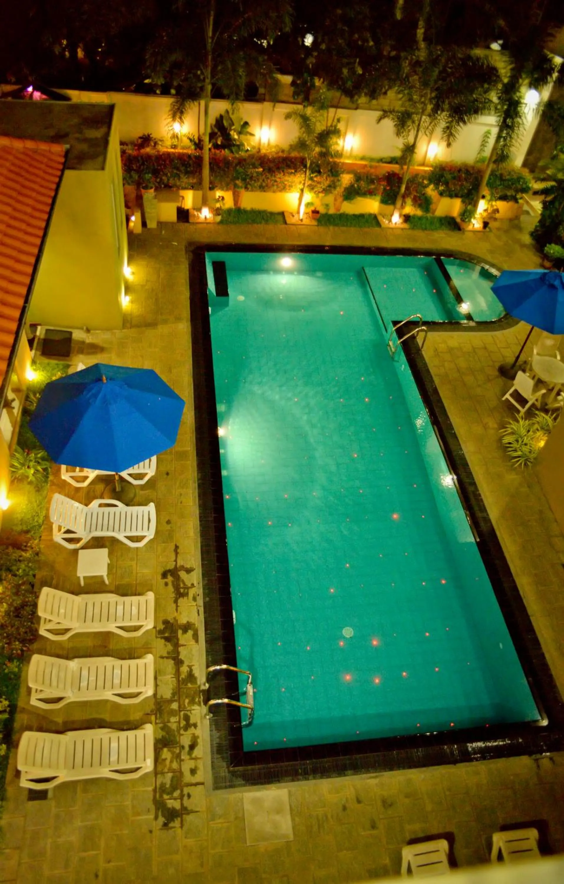 Swimming pool in Ceylan Lodge