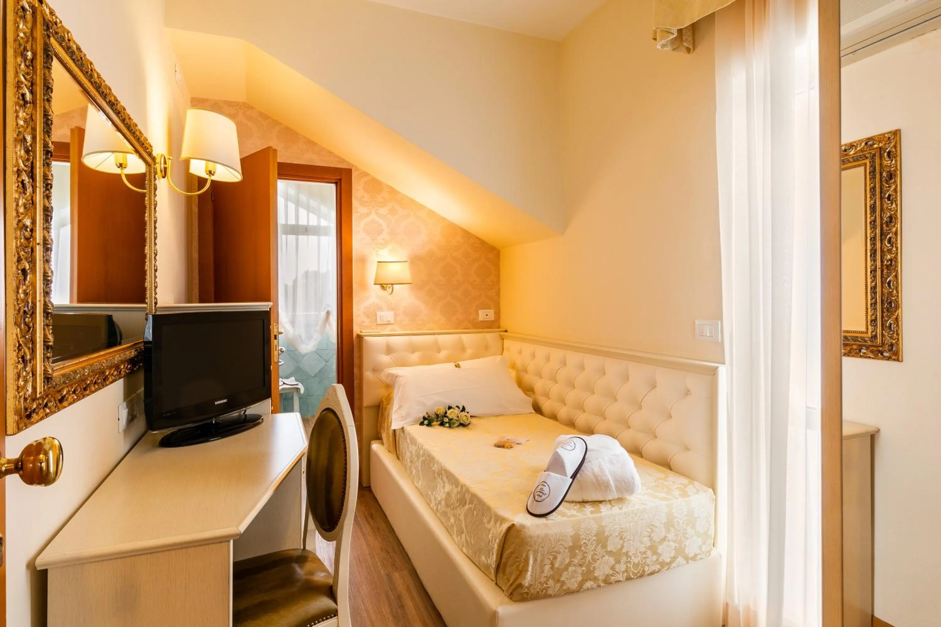 Bed in Hotel Mazzanti