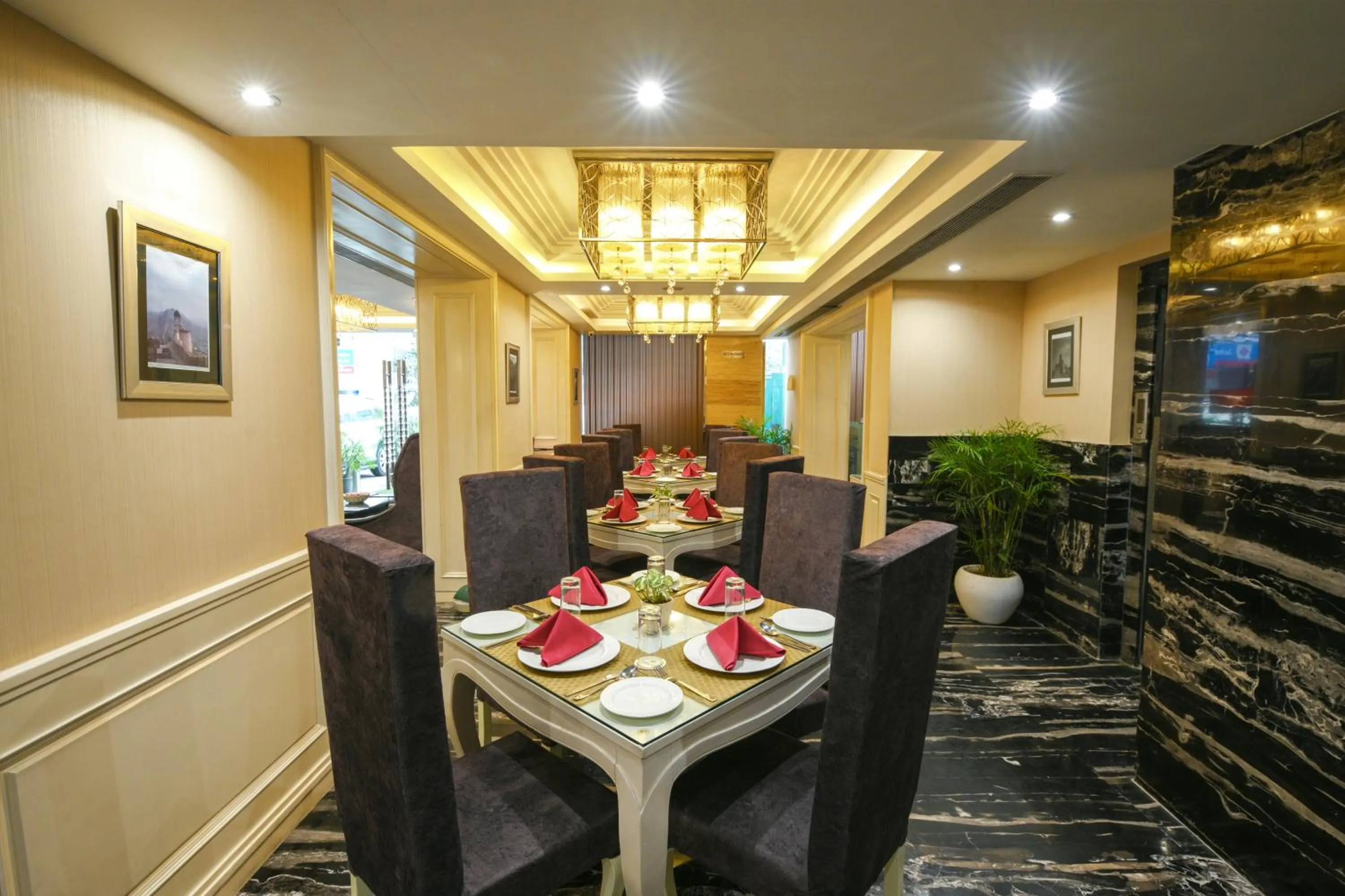 Restaurant/places to eat in Flute Boutique by Hotel 91