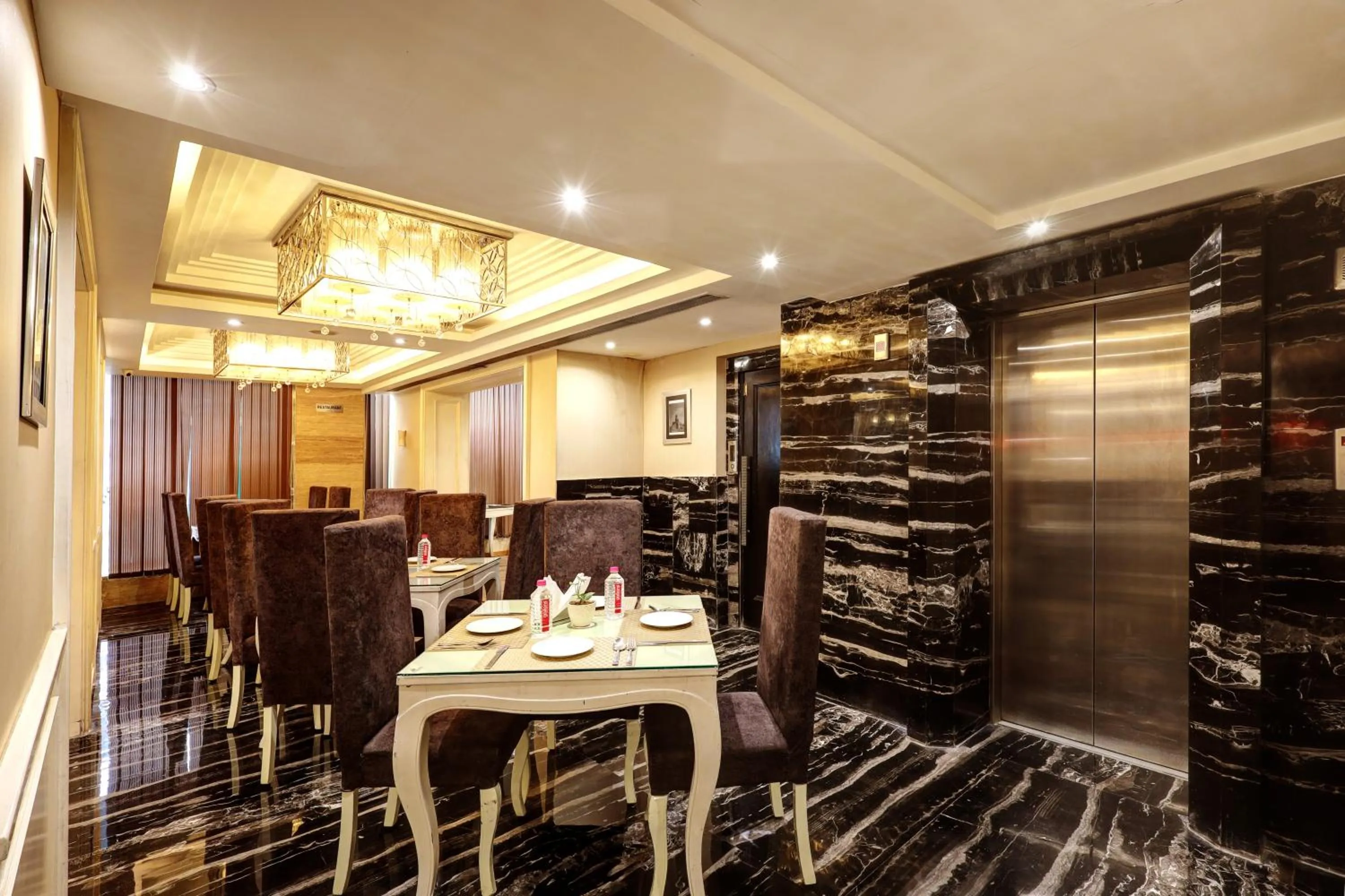 Restaurant/places to eat in Flute Boutique by Hotel 91