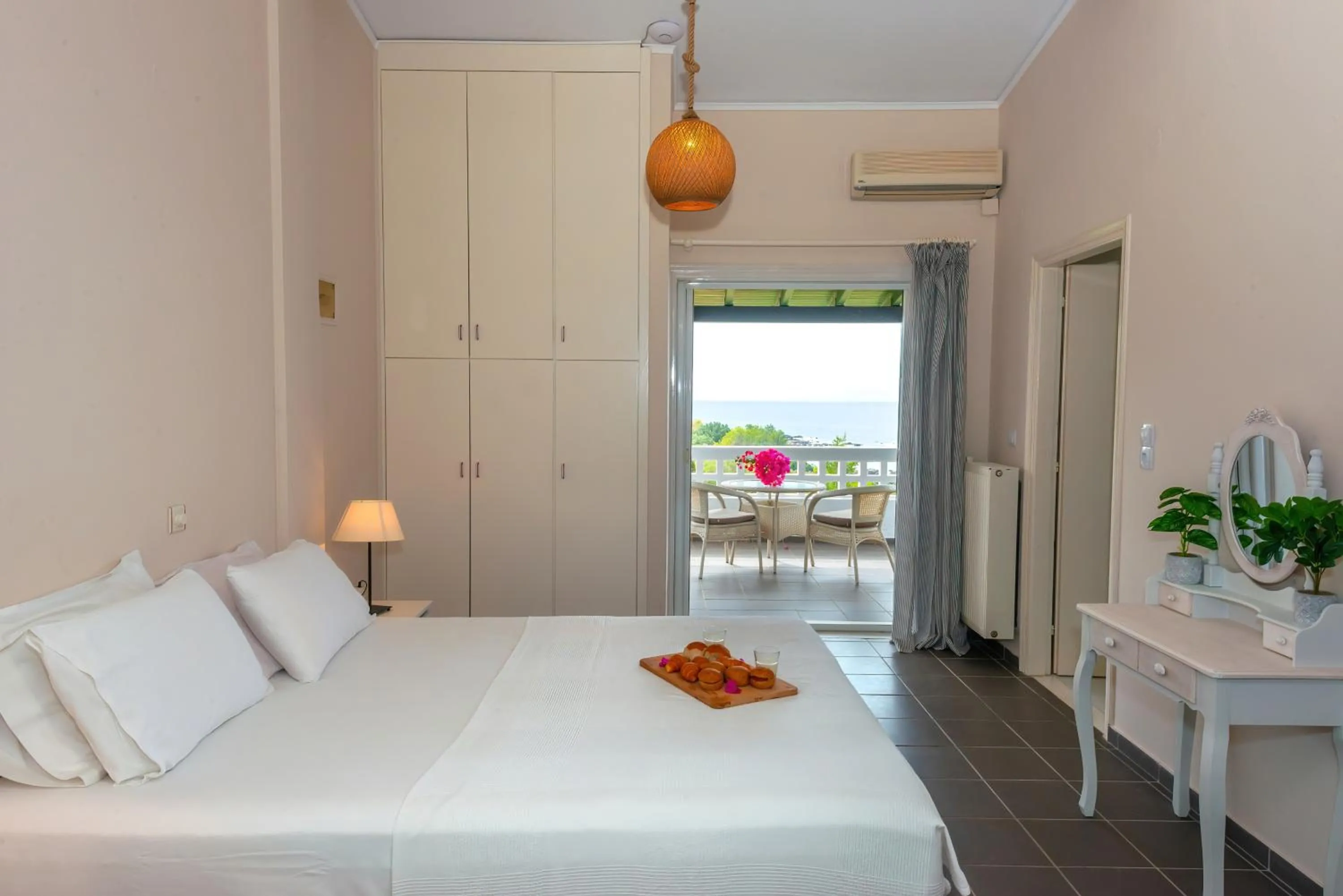 Bed in Lns Vip Villas