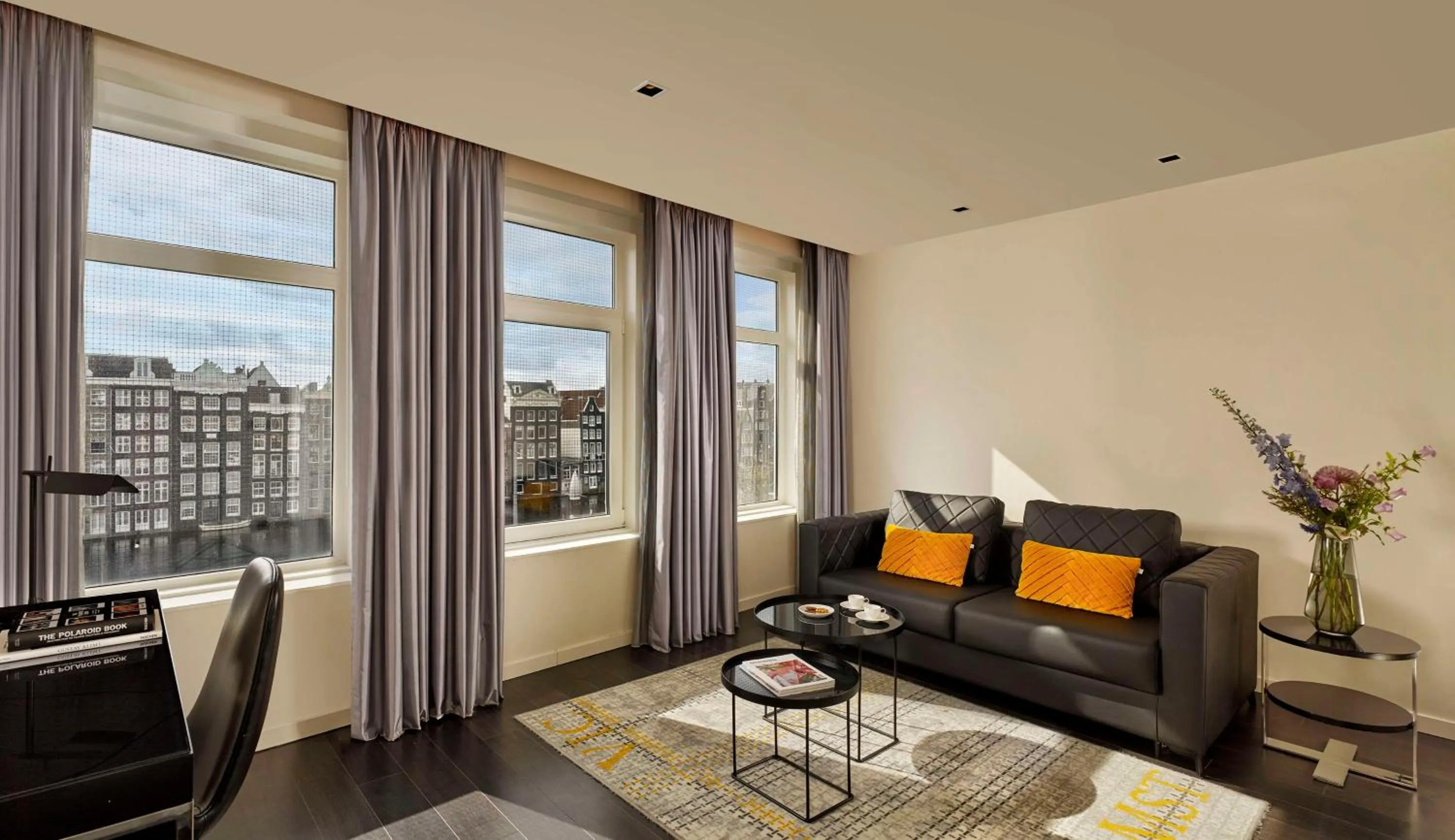 Photo of the whole room in Park Plaza Victoria Amsterdam