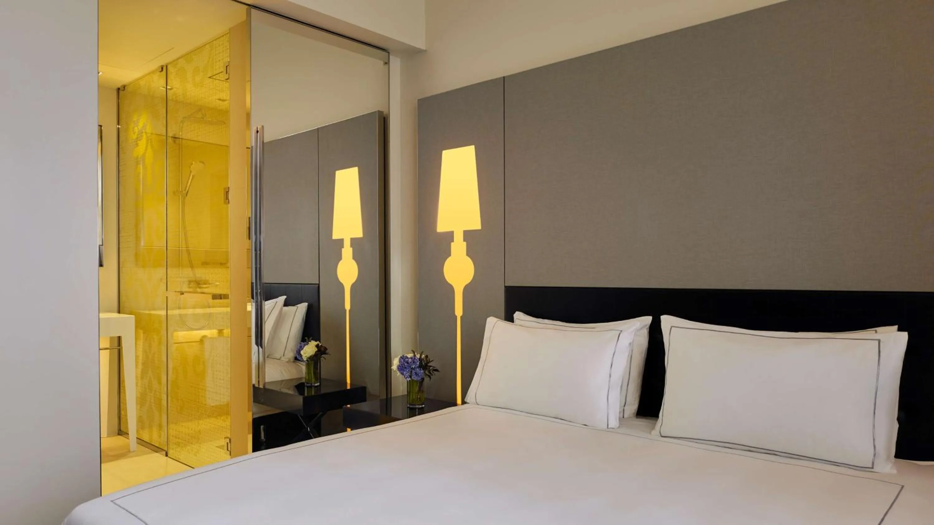 Photo of the whole room, Bed in Park Plaza Victoria Amsterdam