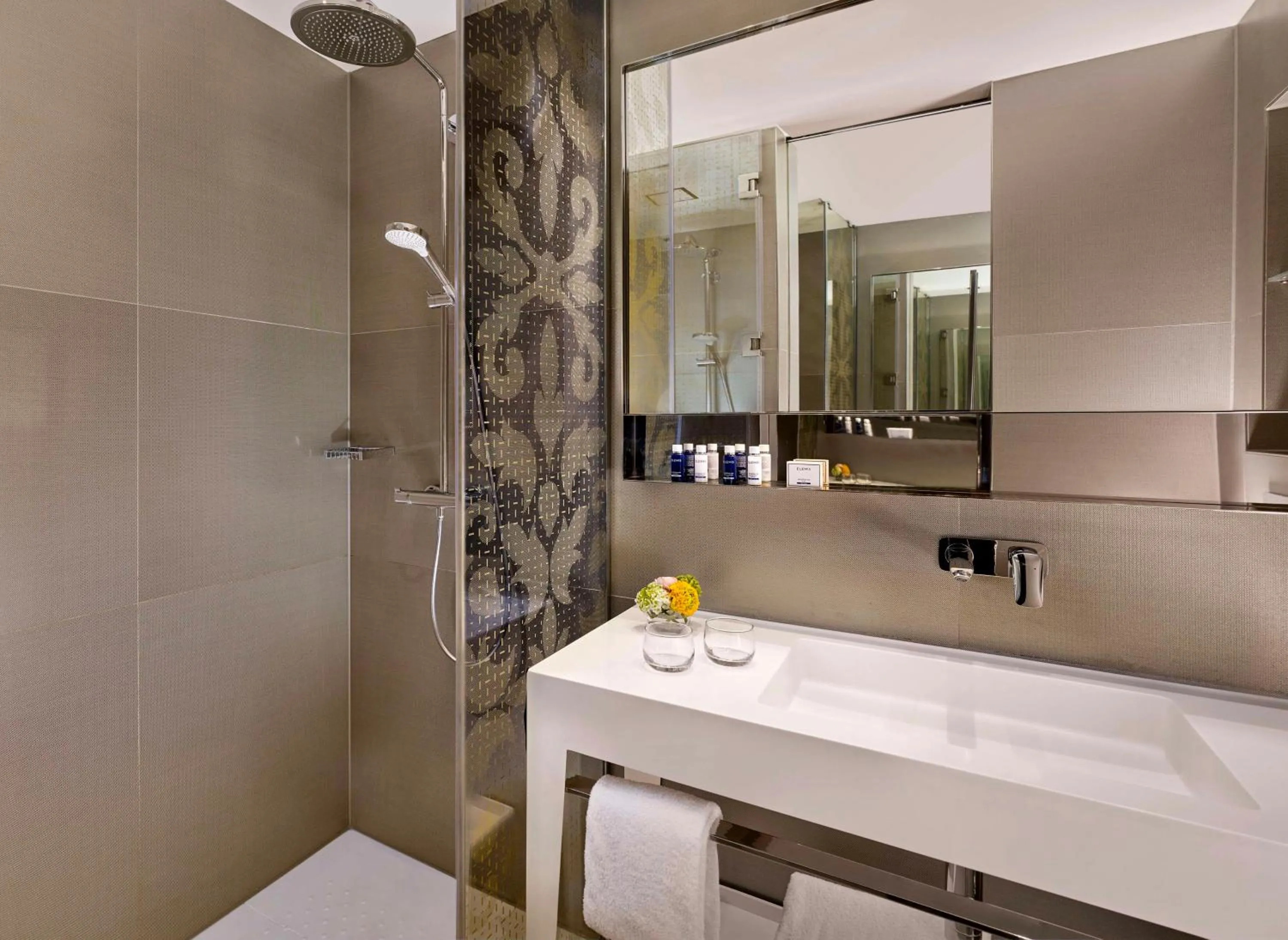 Bathroom in Park Plaza Victoria Amsterdam