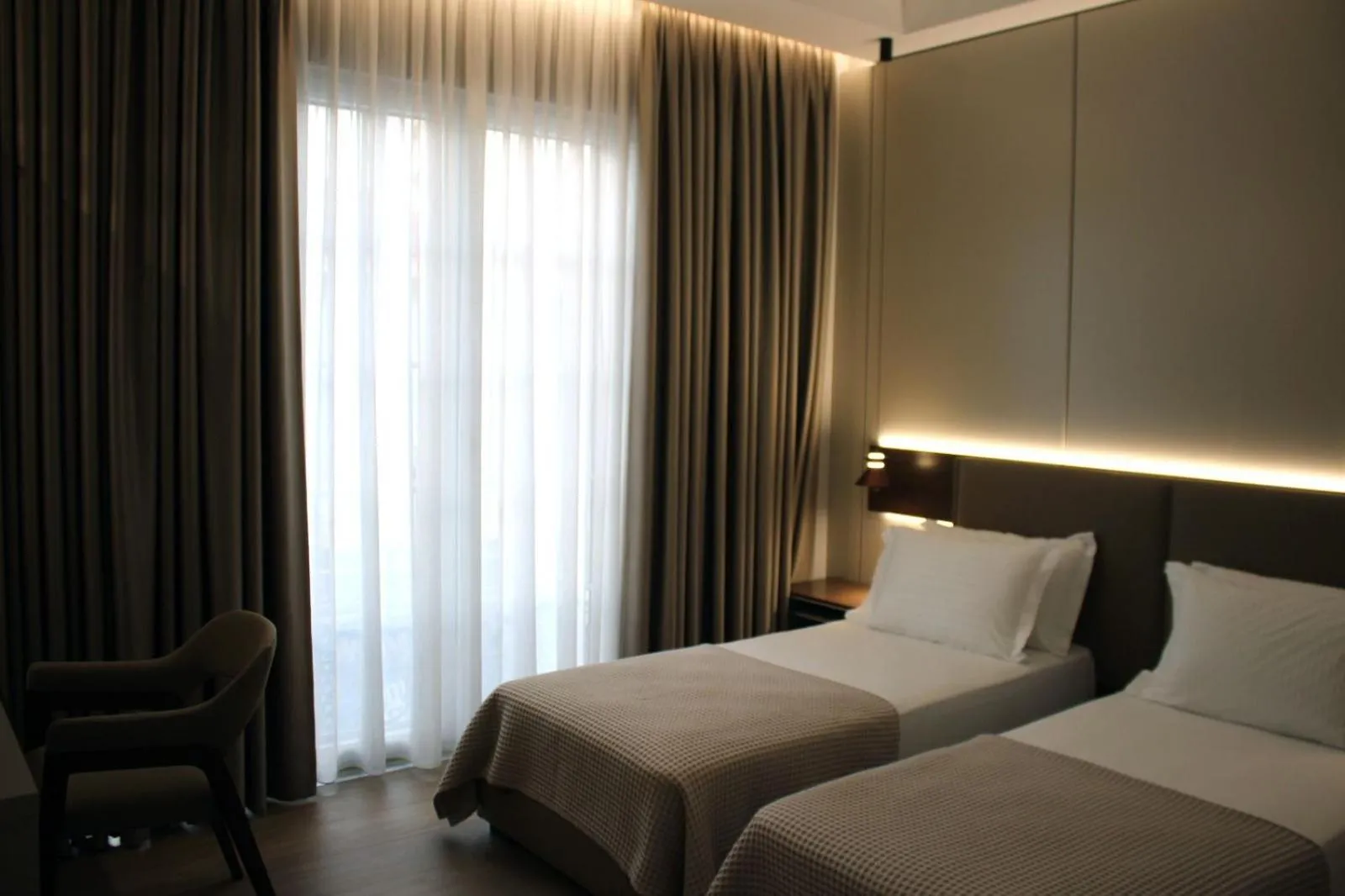 Bed in Hotel Monarch