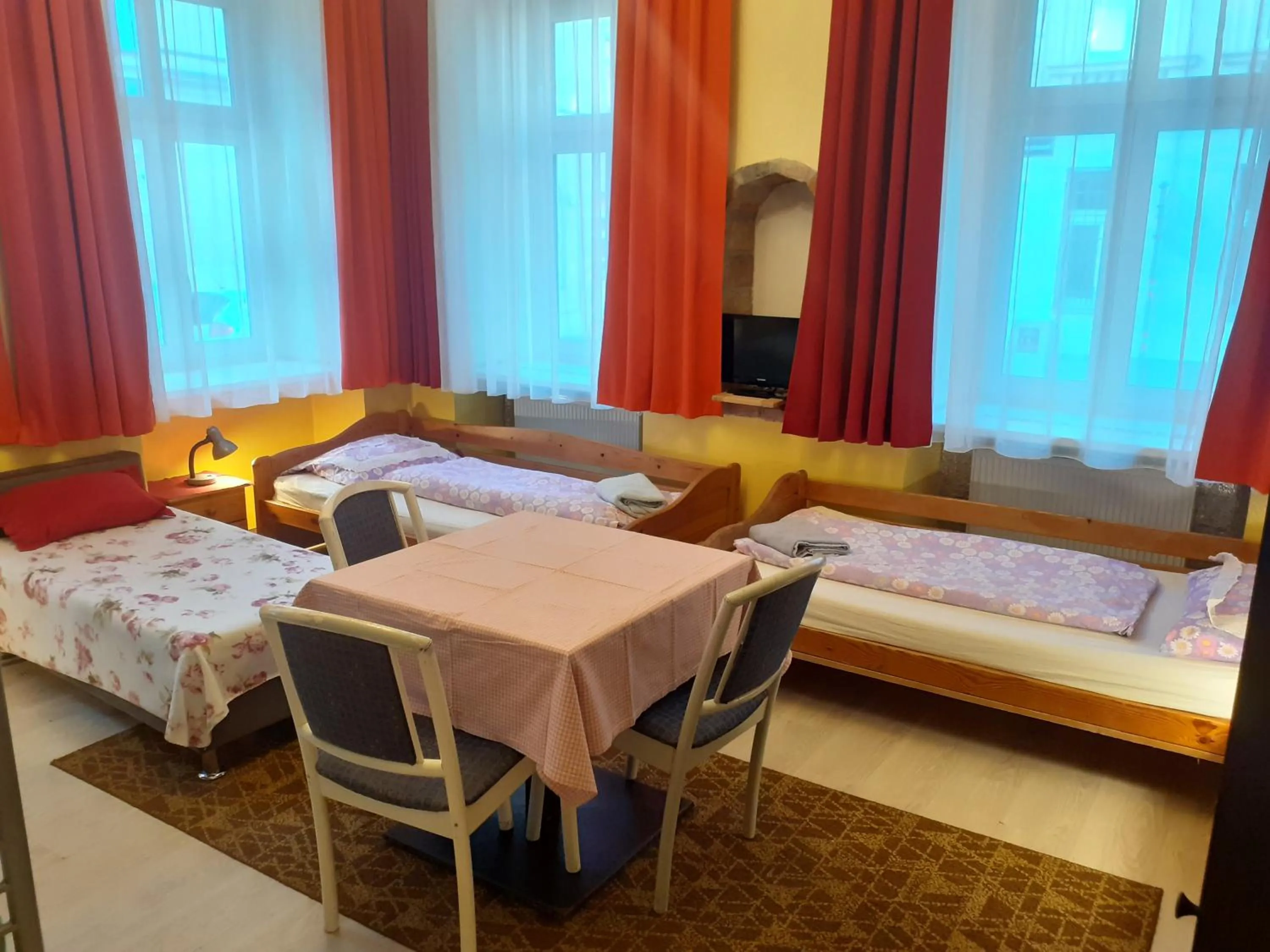 Bedroom, Bed in HappyHostel