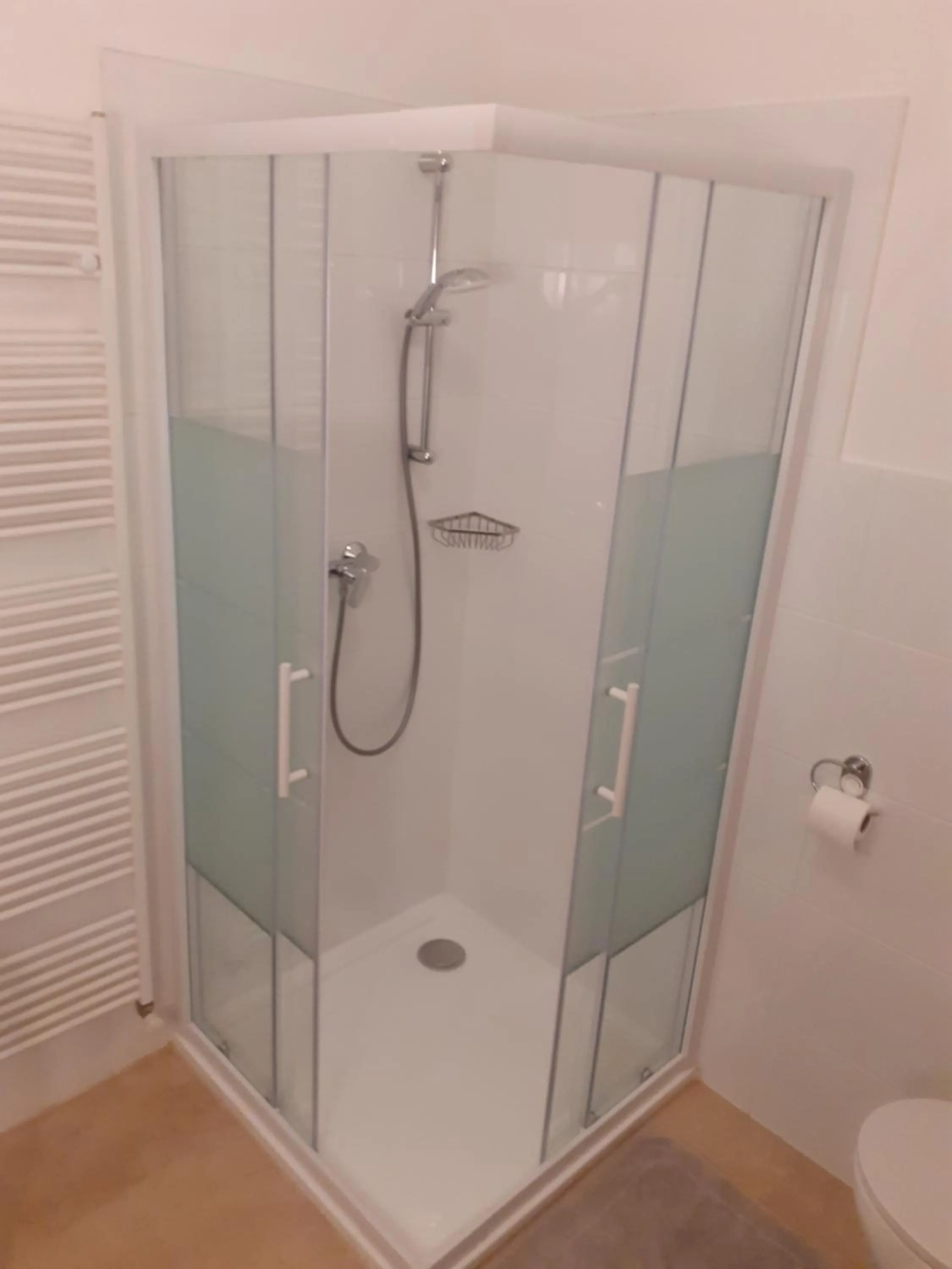 Shower in HappyHostel