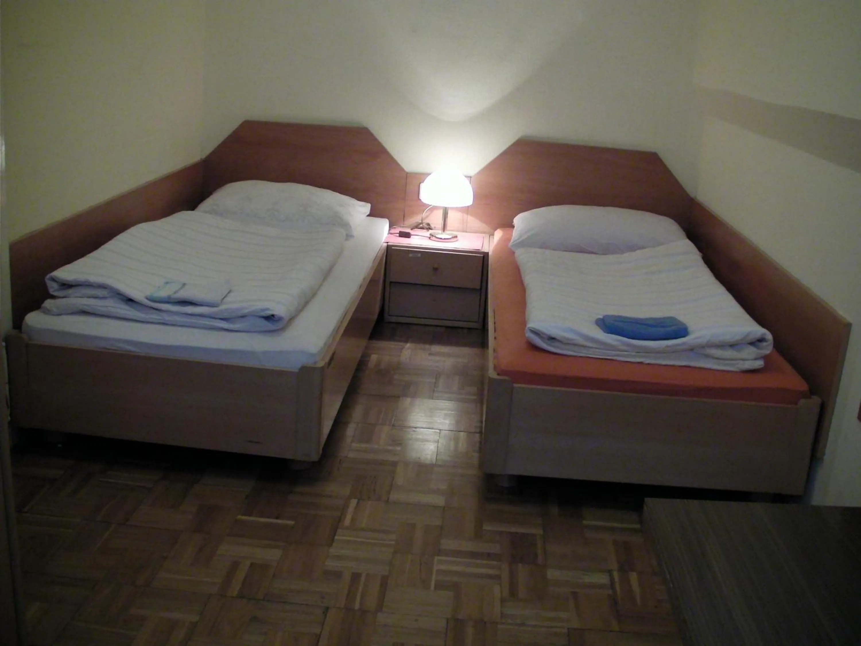 Bedroom, Bed in HappyHostel