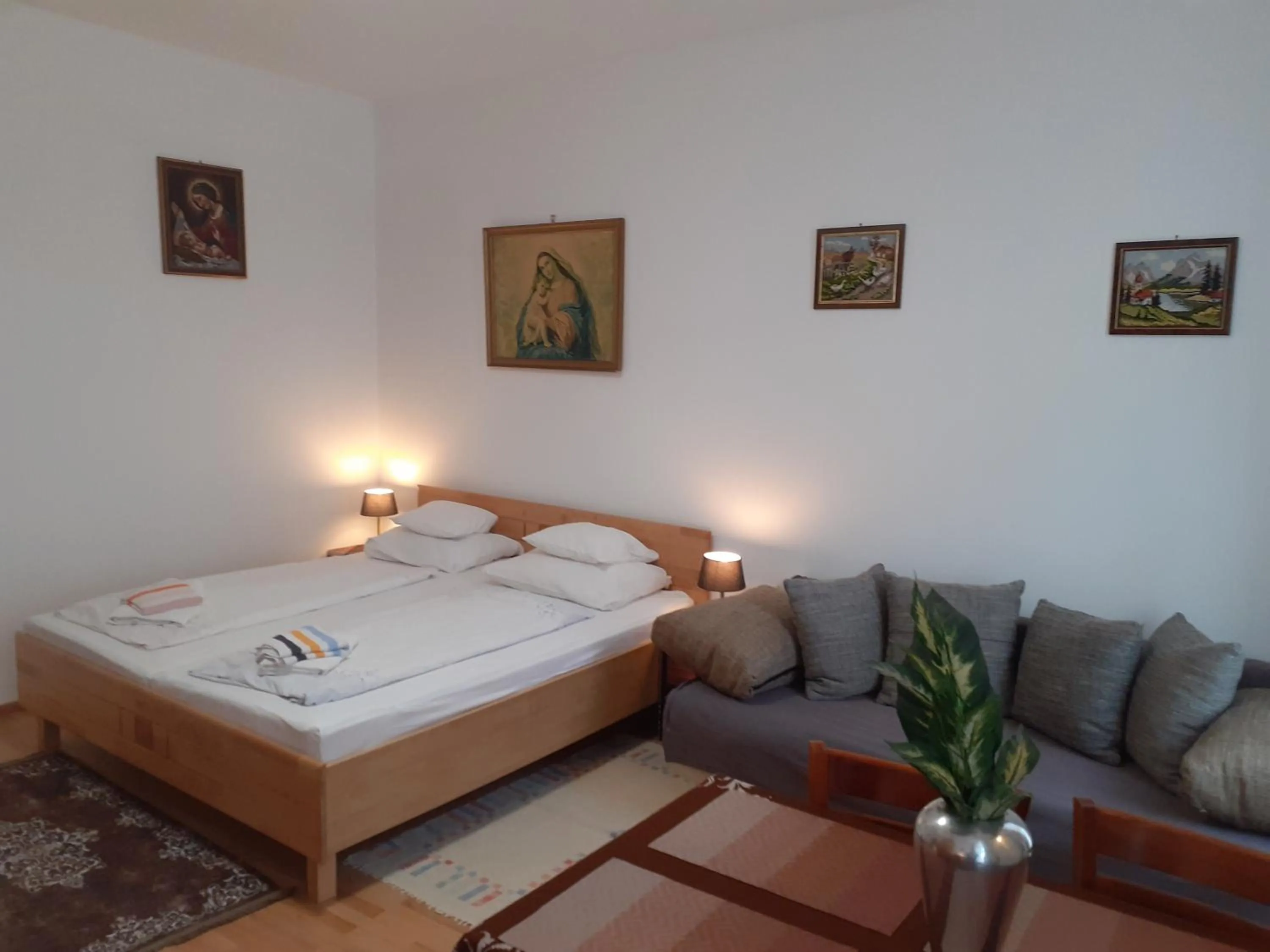 Photo of the whole room, Bed in HappyHostel